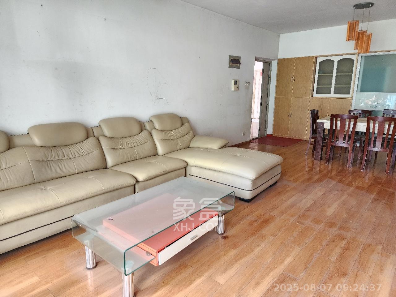 金碧文华  3室2厅2卫    2300.0元/月 金碧文华  3室2厅2卫    2300.0元/月室内图1