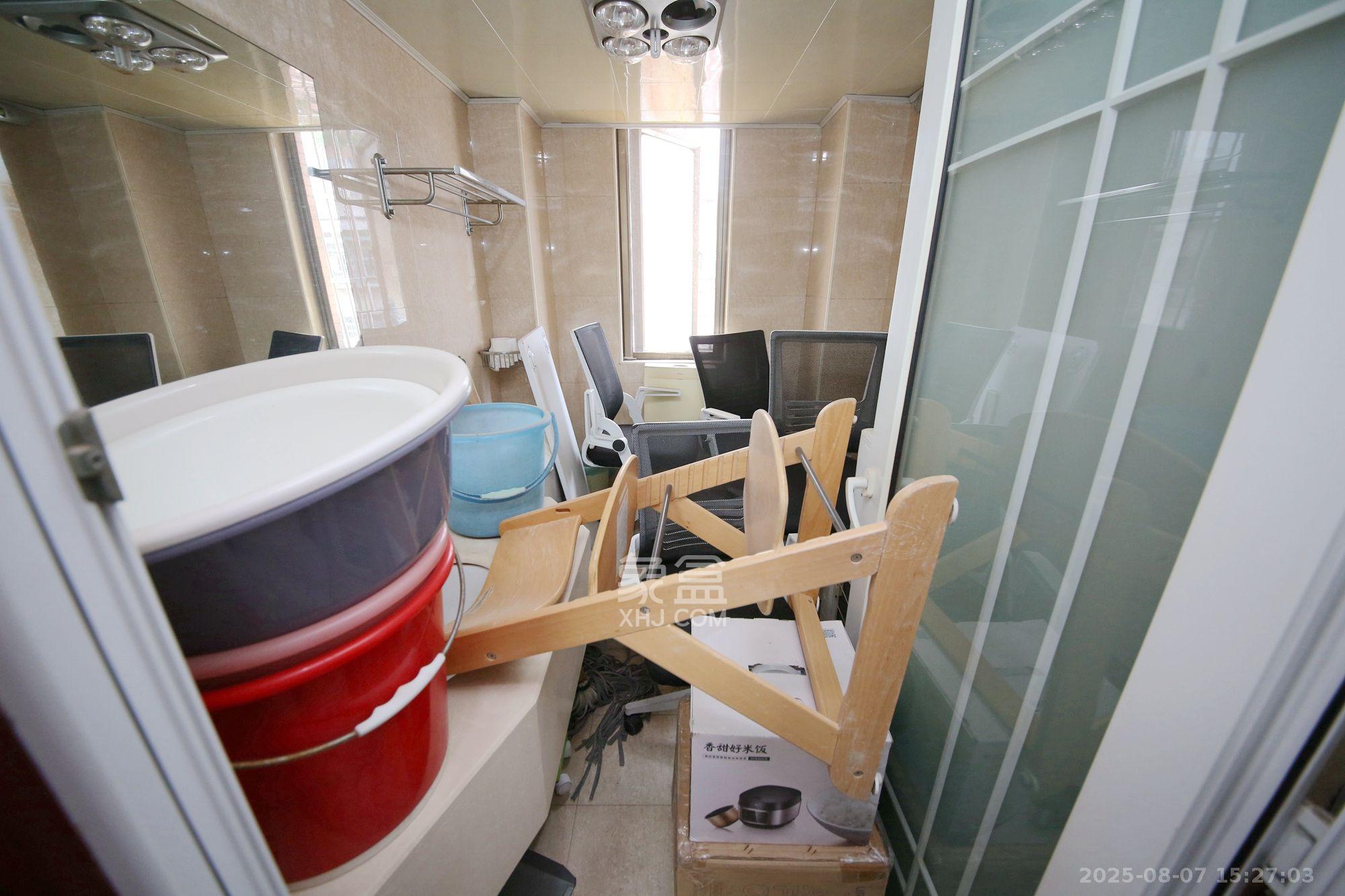 向阳门第 1室1厅1卫 2200.0元/月 向阳门第 1室1厅1卫 2200.0元/月室内图