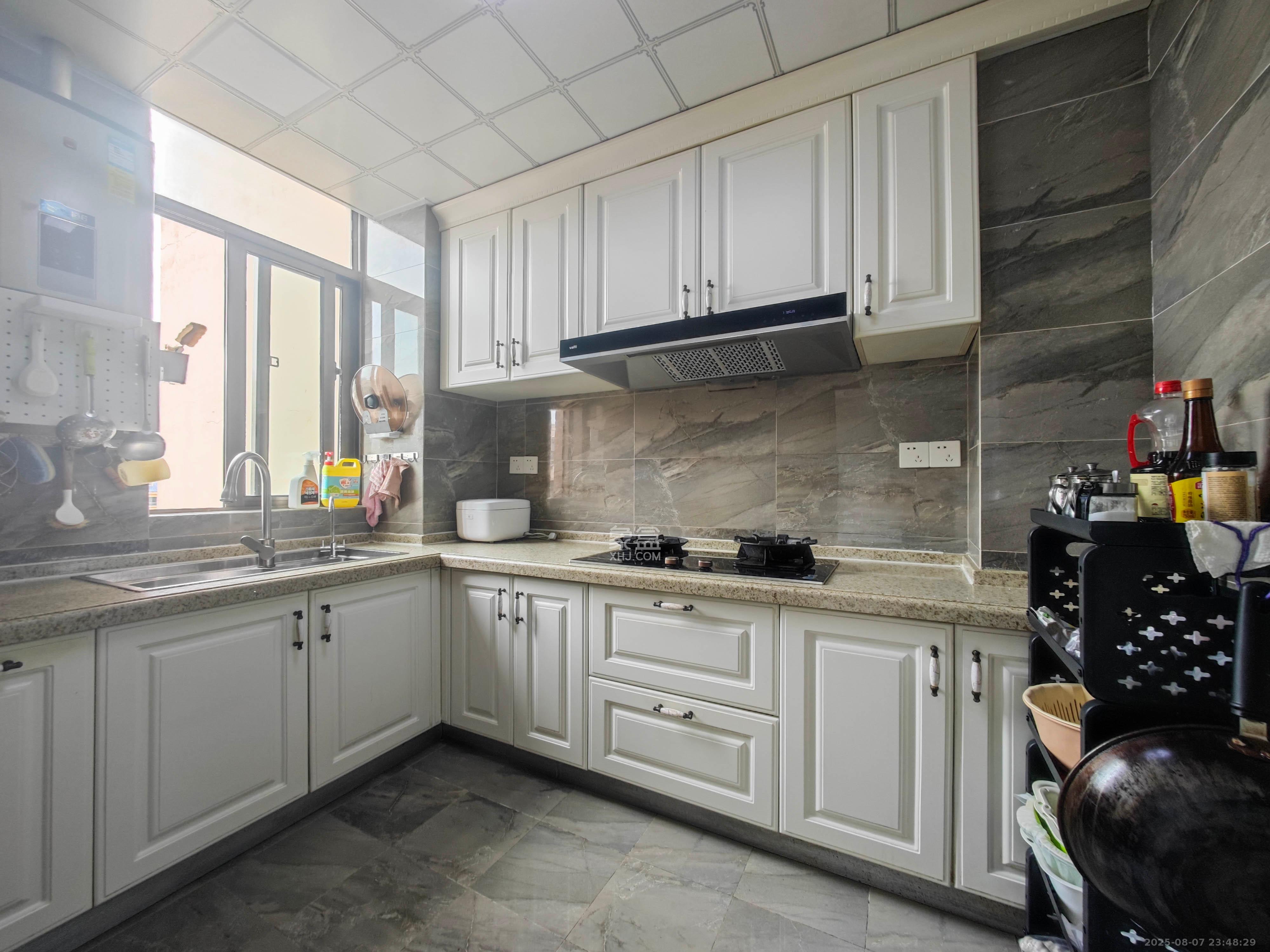 中天瑞景  5室2厅2卫    198.0万 中天瑞景  5室2厅2卫    198.0万其他