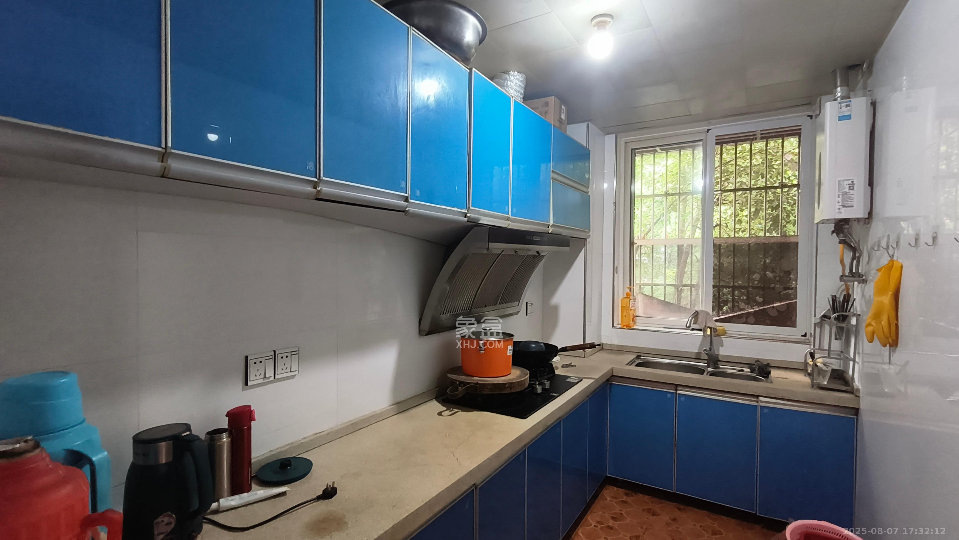 东岸锦城(东方人家)  3室2厅1卫    1600.0元/月 东岸锦城(东方人家)  3室2厅1卫    1600.0元/月室内图1