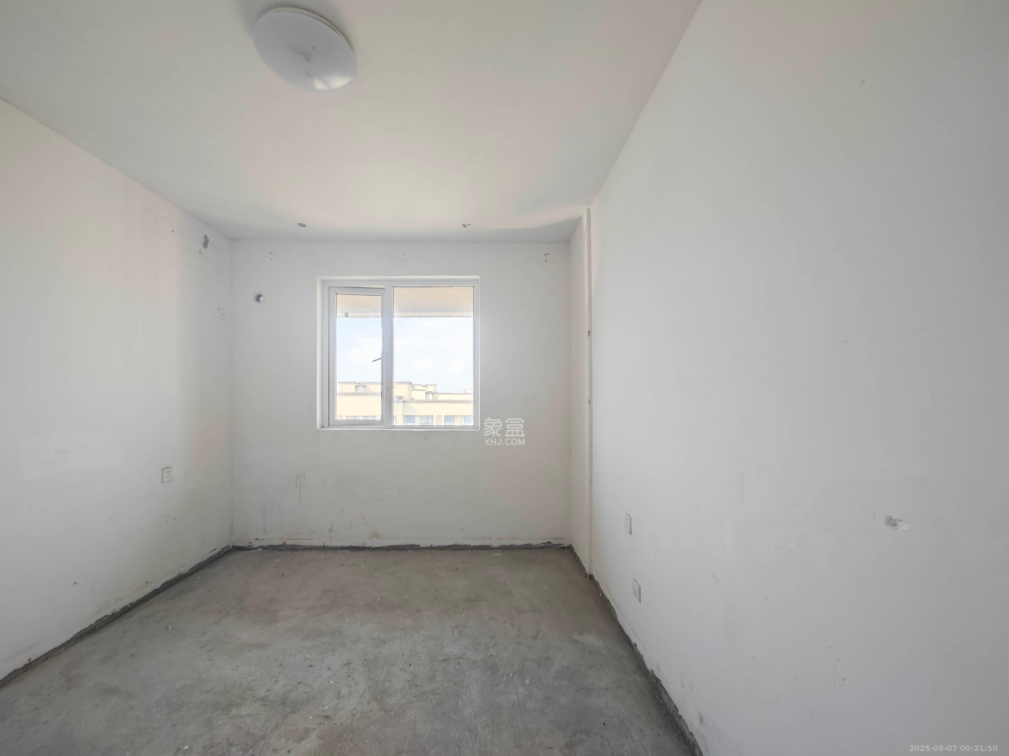 绿地新都会  3室2厅1卫    61.0万 绿地新都会  3室2厅1卫    61.0万卧室