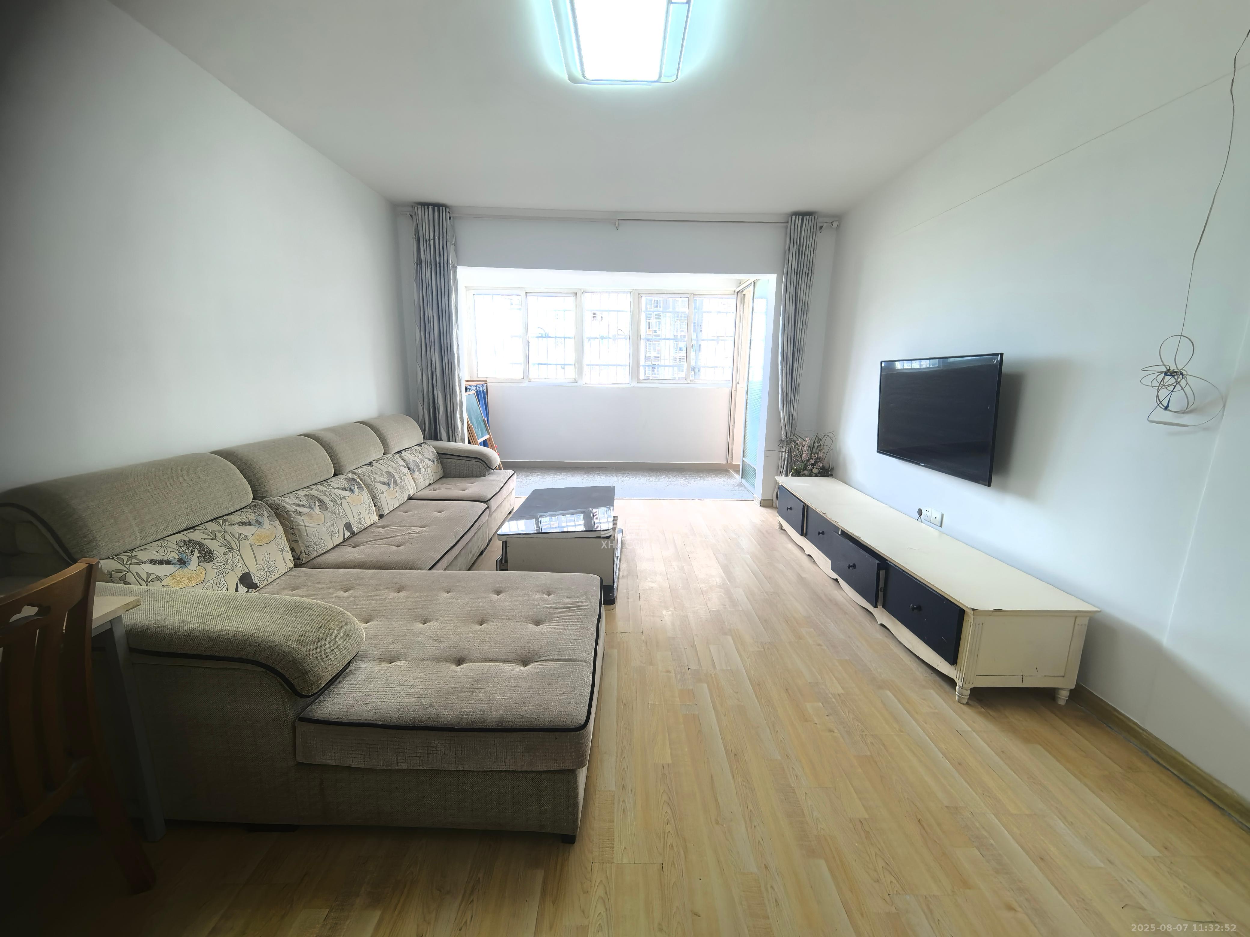 未来蜂巢  1室2厅2卫    1900.0元/月室内图