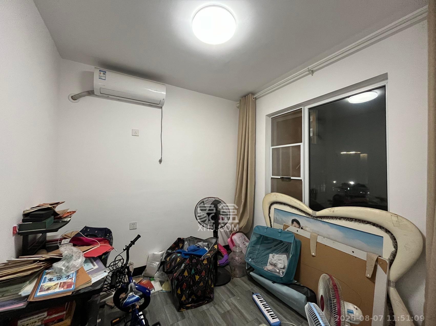 洋湖明园一期  3室2厅2卫   2100.00元/月室内图