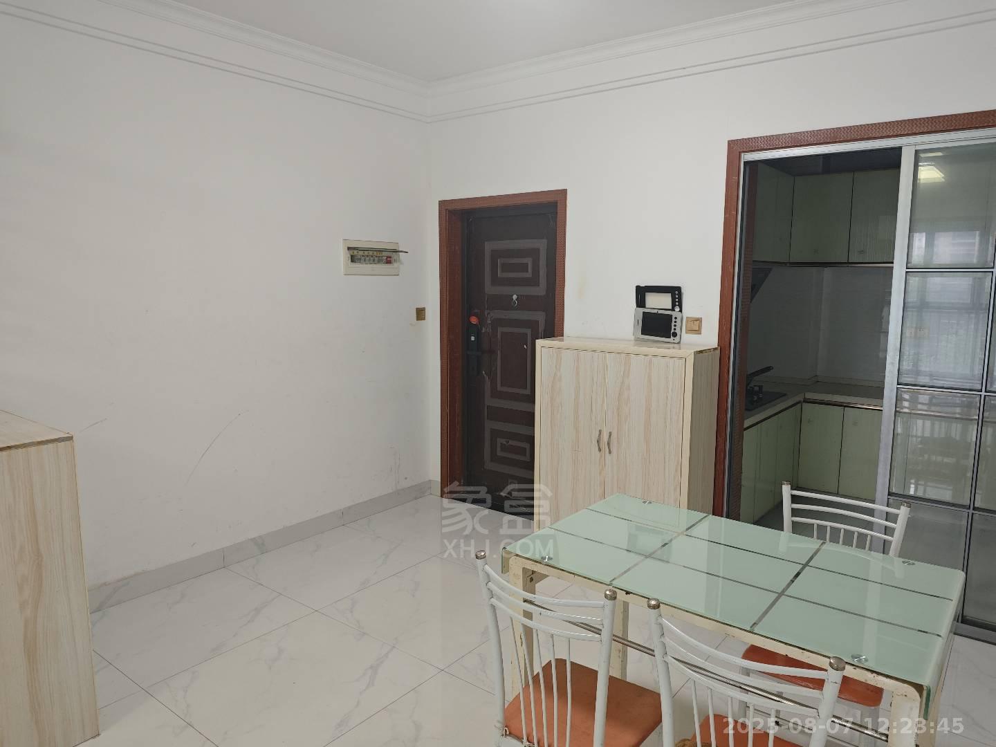 山水洲城华晨第一城 2室2厅1卫 1600.0元/月 山水洲城华晨第一城 2室2厅1卫 1600.0元/月室内图