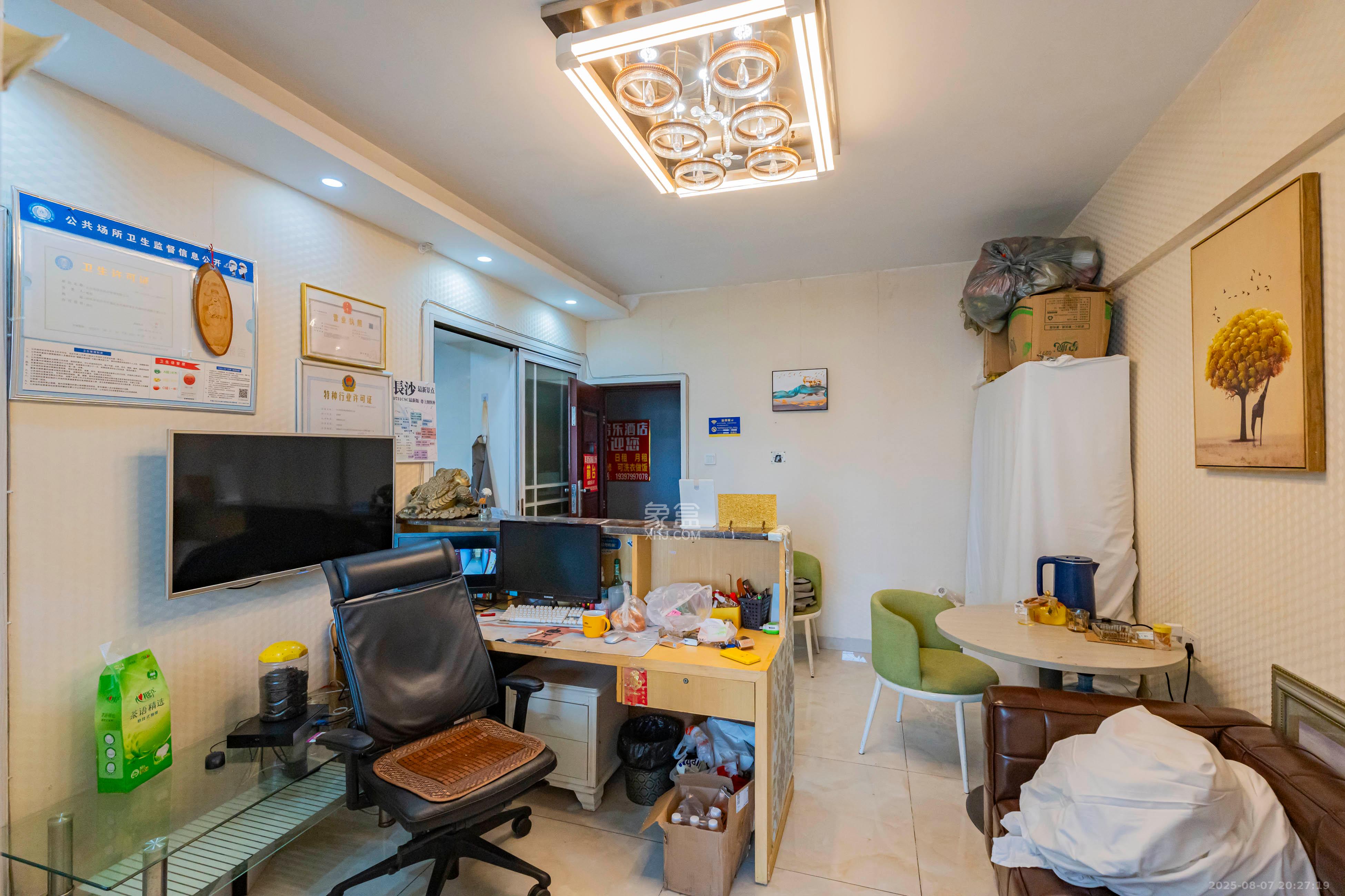 观园国际公寓 1室1厅1卫 39.0万 观园国际公寓 1室1厅1卫 39.0万客厅