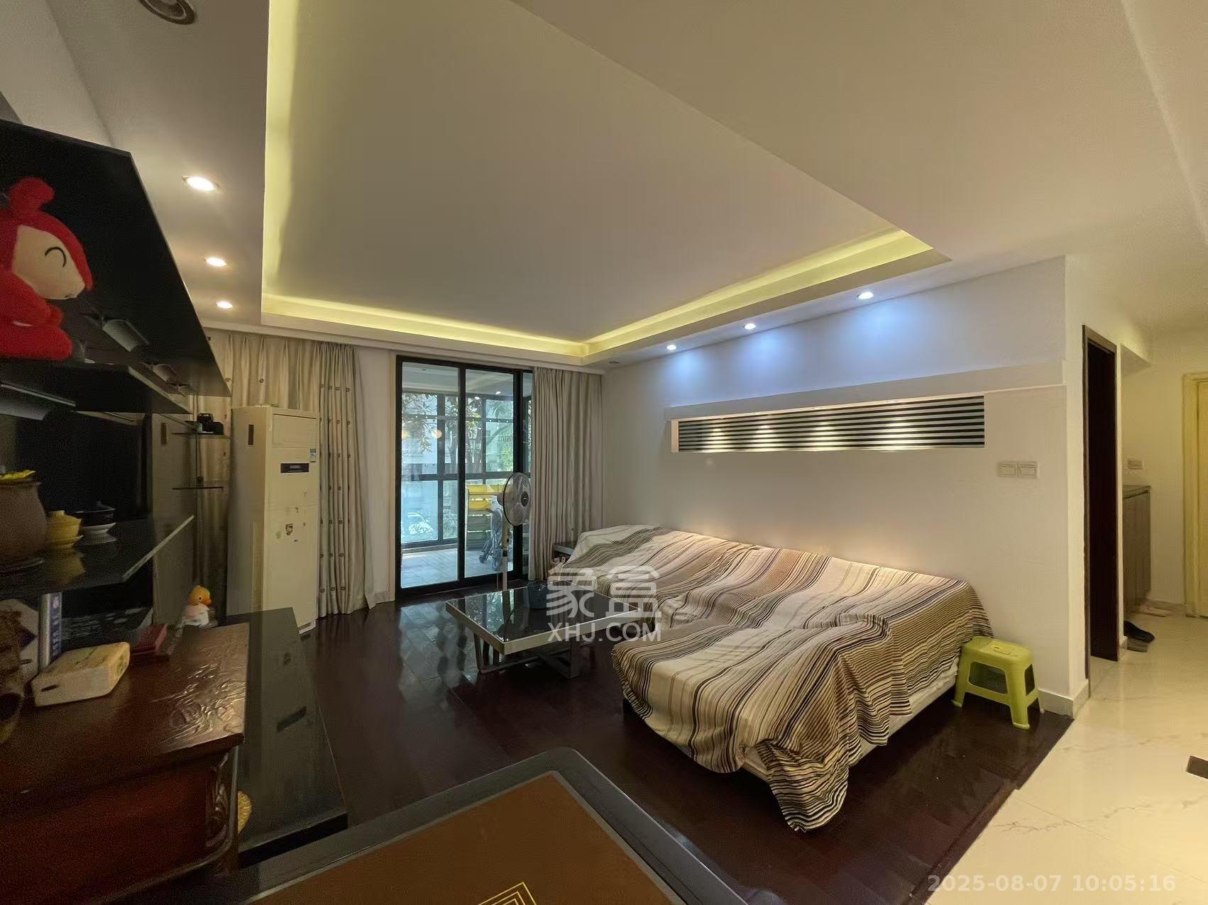 西街花园  3室2厅2卫    3000.0元/月室内图