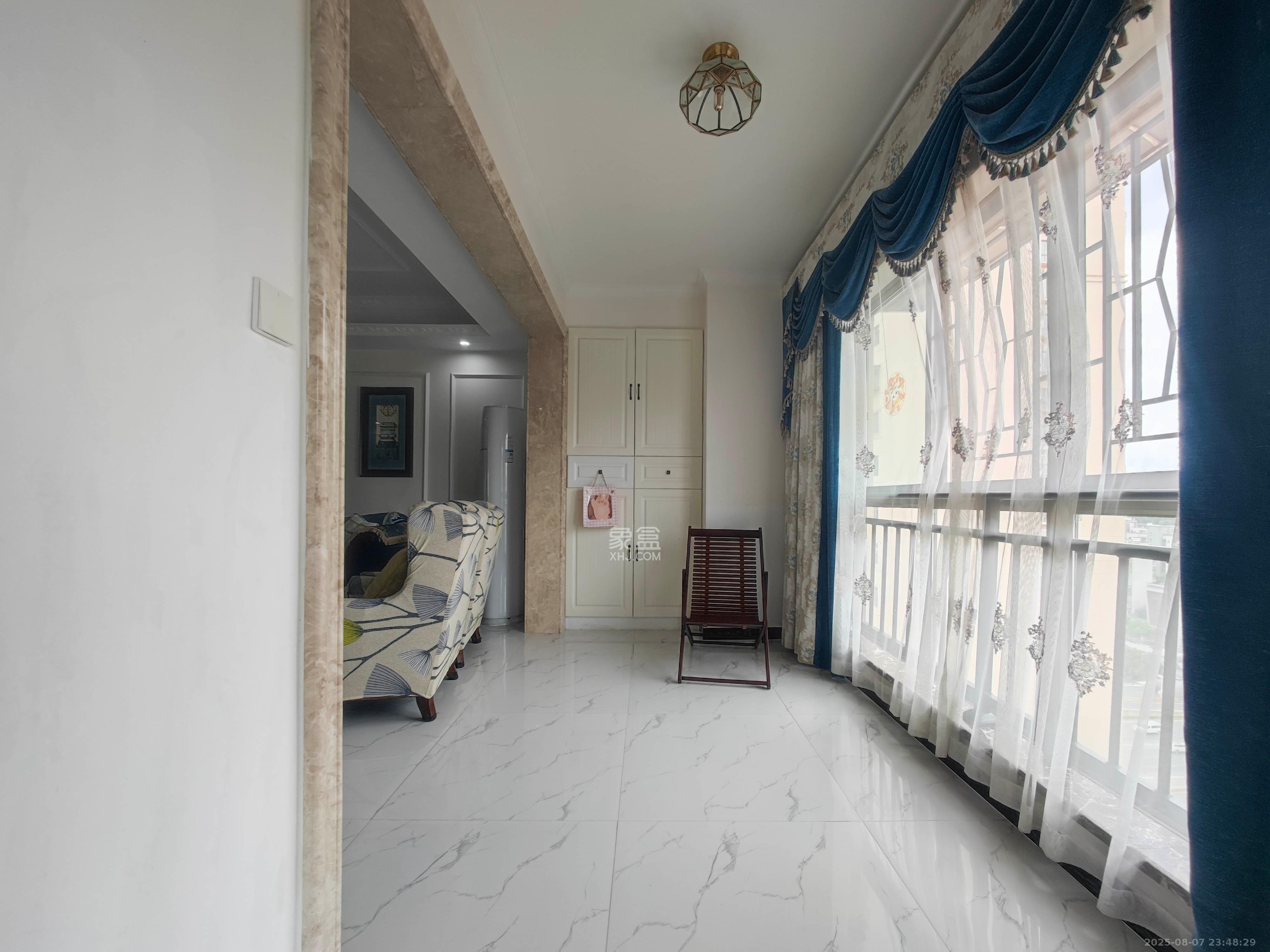 中天瑞景  5室2厅2卫    198.0万 中天瑞景  5室2厅2卫    198.0万阳台