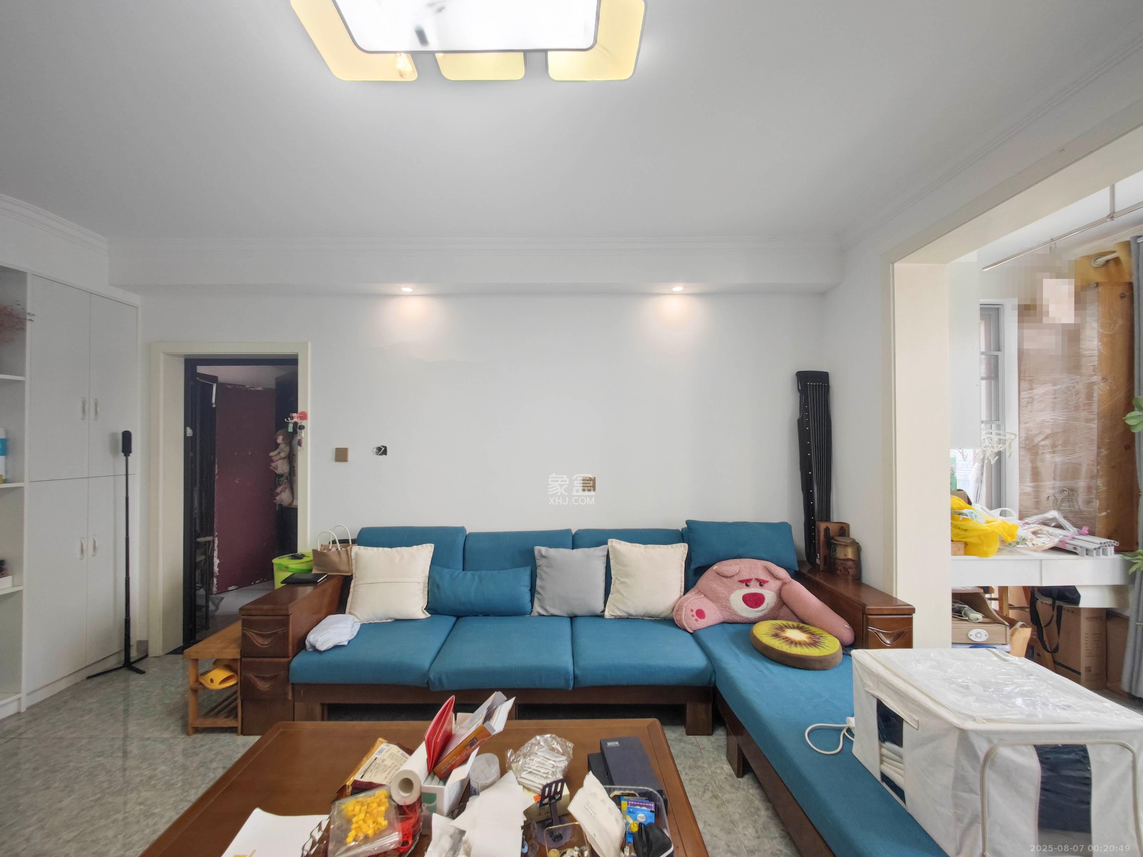 丽发新城 2室2厅1卫 66.8万 丽发新城 2室2厅1卫 66.8万客厅