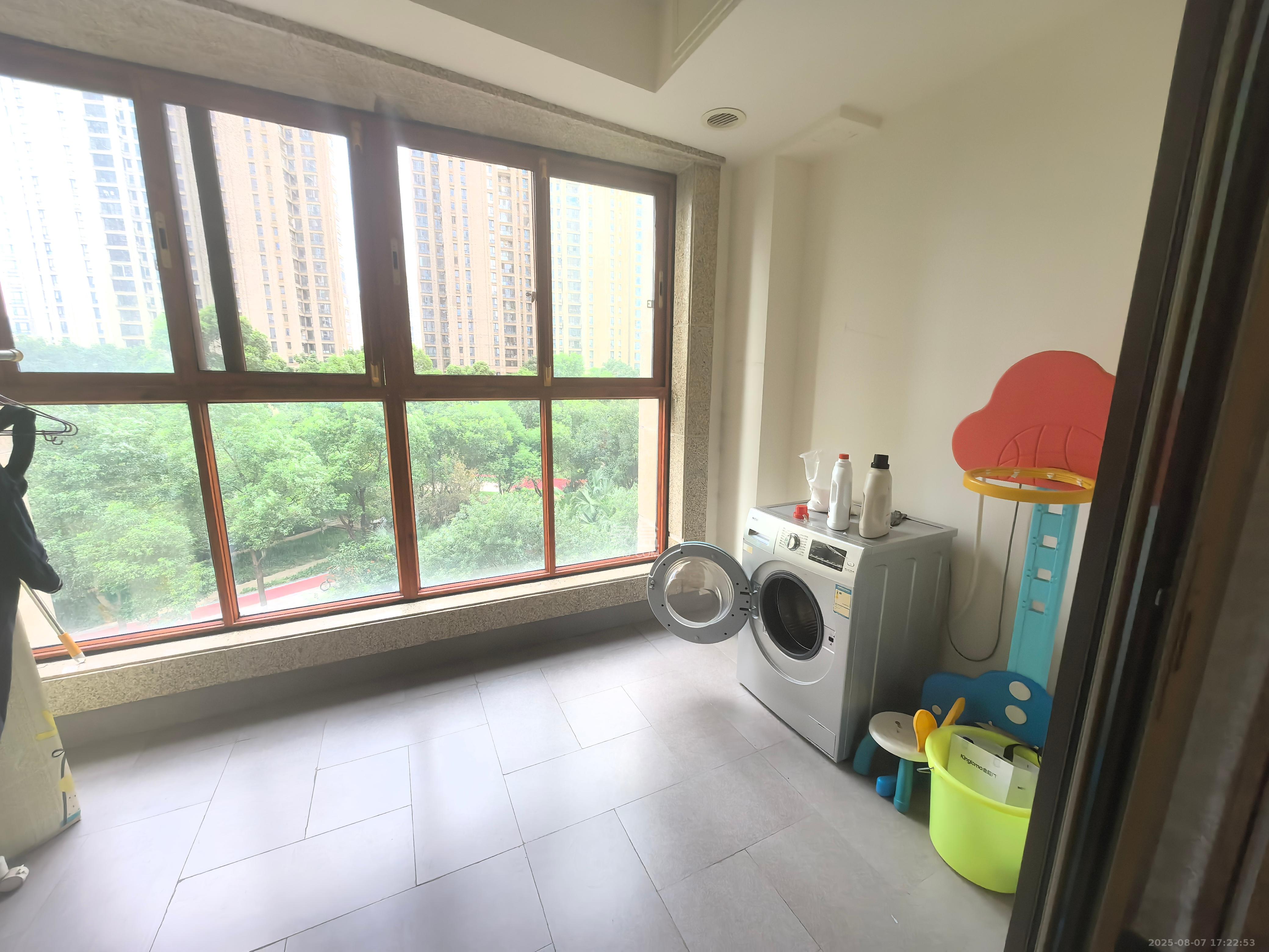 梅溪湖金茂府(金茂广场)(金茂览秀城)  3室2厅2卫    5000.0元/月 梅溪湖金茂府(金茂广场)(金茂览秀城)  3室2厅2卫    5000.0元/月室内图