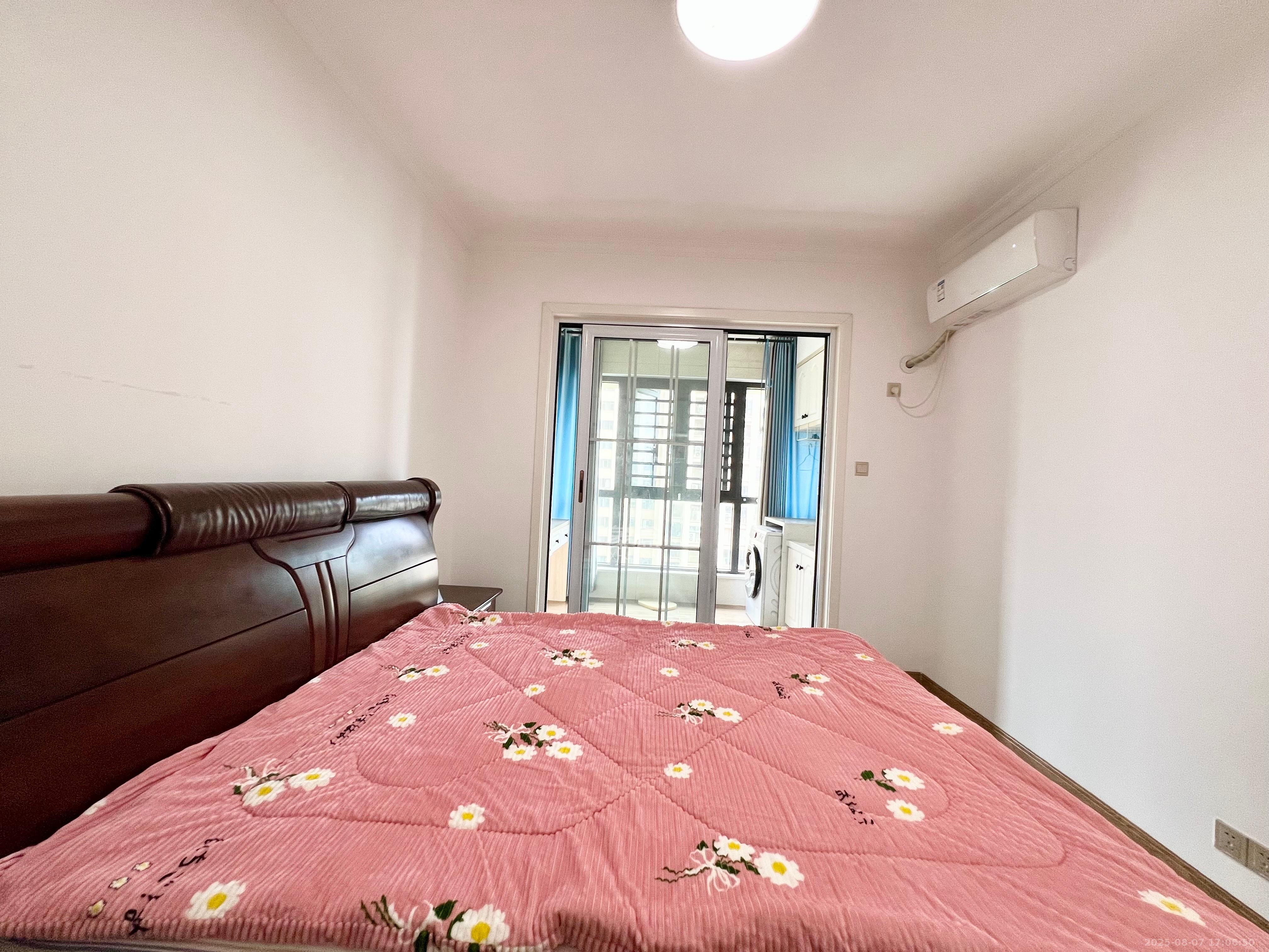 绿地海外滩一期 3室2厅1卫 1900.0元/月 绿地海外滩一期 3室2厅1卫 1900.0元/月室内图