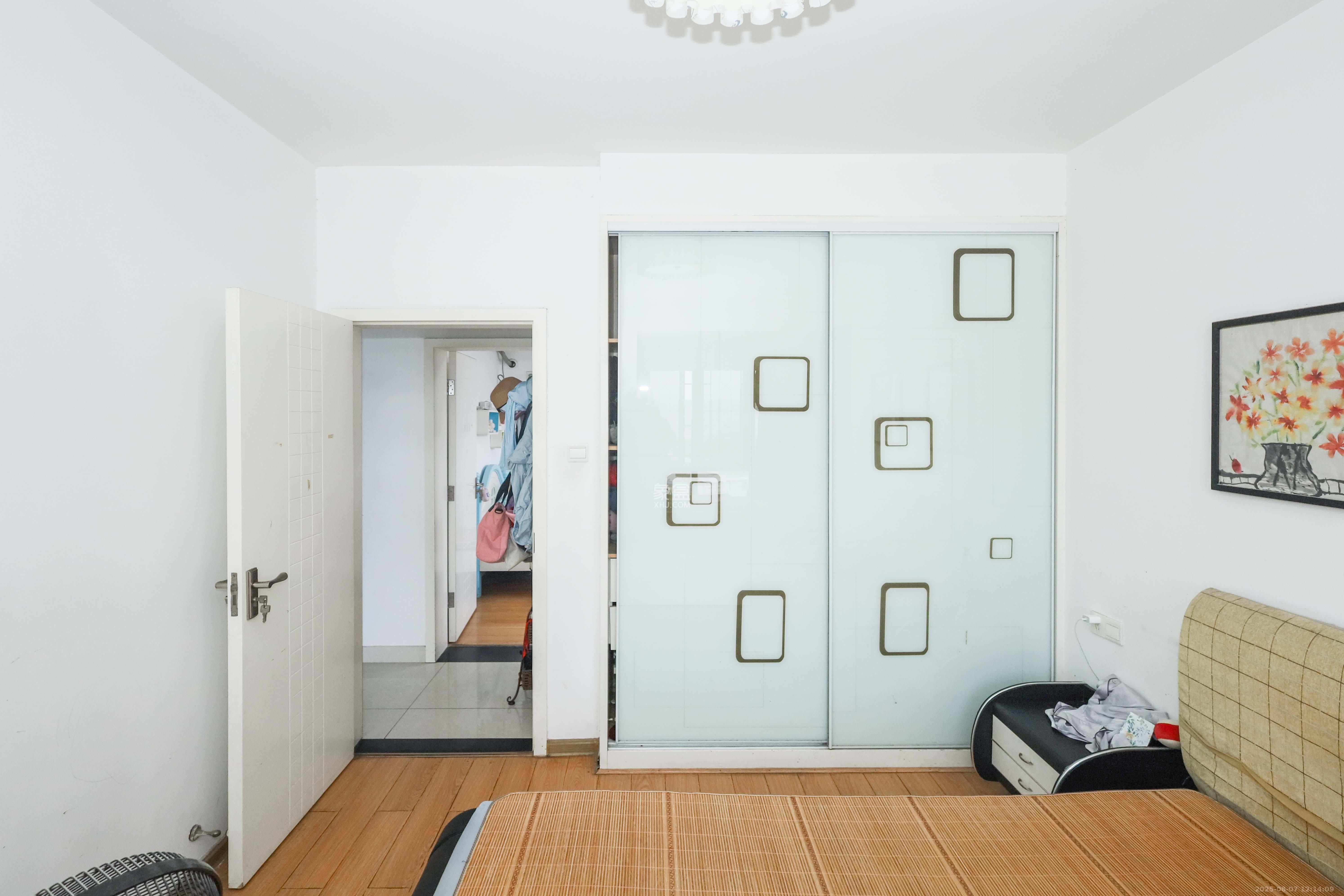 保利麓谷林语F区  3室2厅2卫    92.0万 保利麓谷林语F区  3室2厅2卫    92.0万卧室