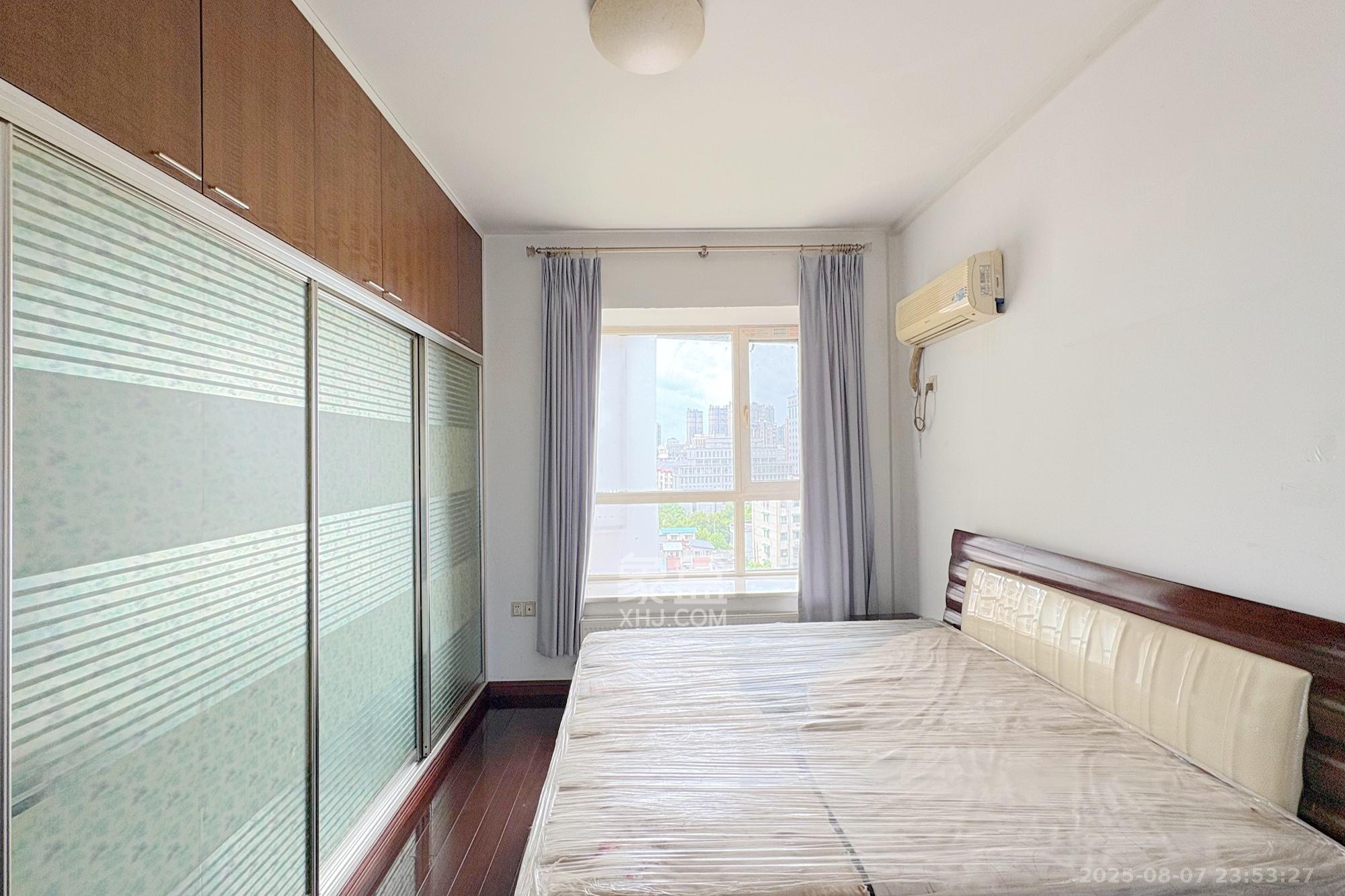 南明苑西区  4室2厅2卫    152.8万 南明苑西区  4室2厅2卫    152.8万卧室