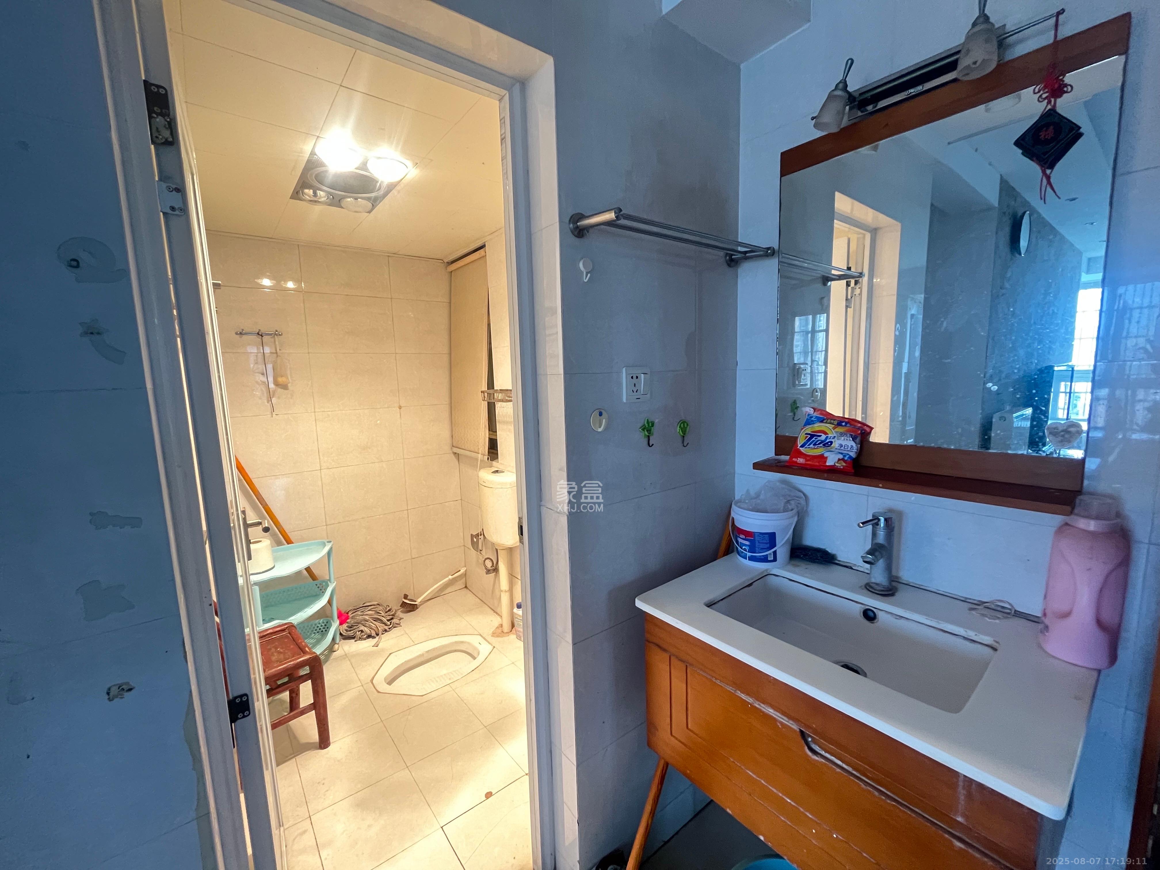 丽星景园 3室2厅1卫 2500.0元/月 丽星景园 3室2厅1卫 2500.0元/月室内图