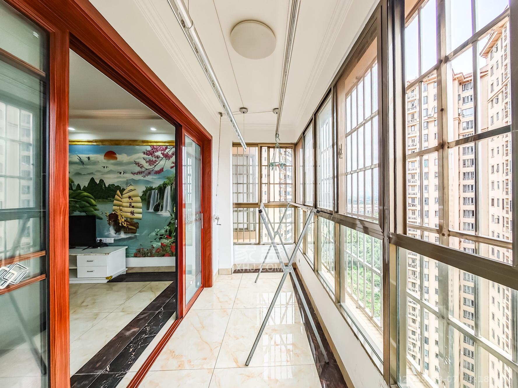 钱隆世家  4室2厅2卫    118.0万阳台