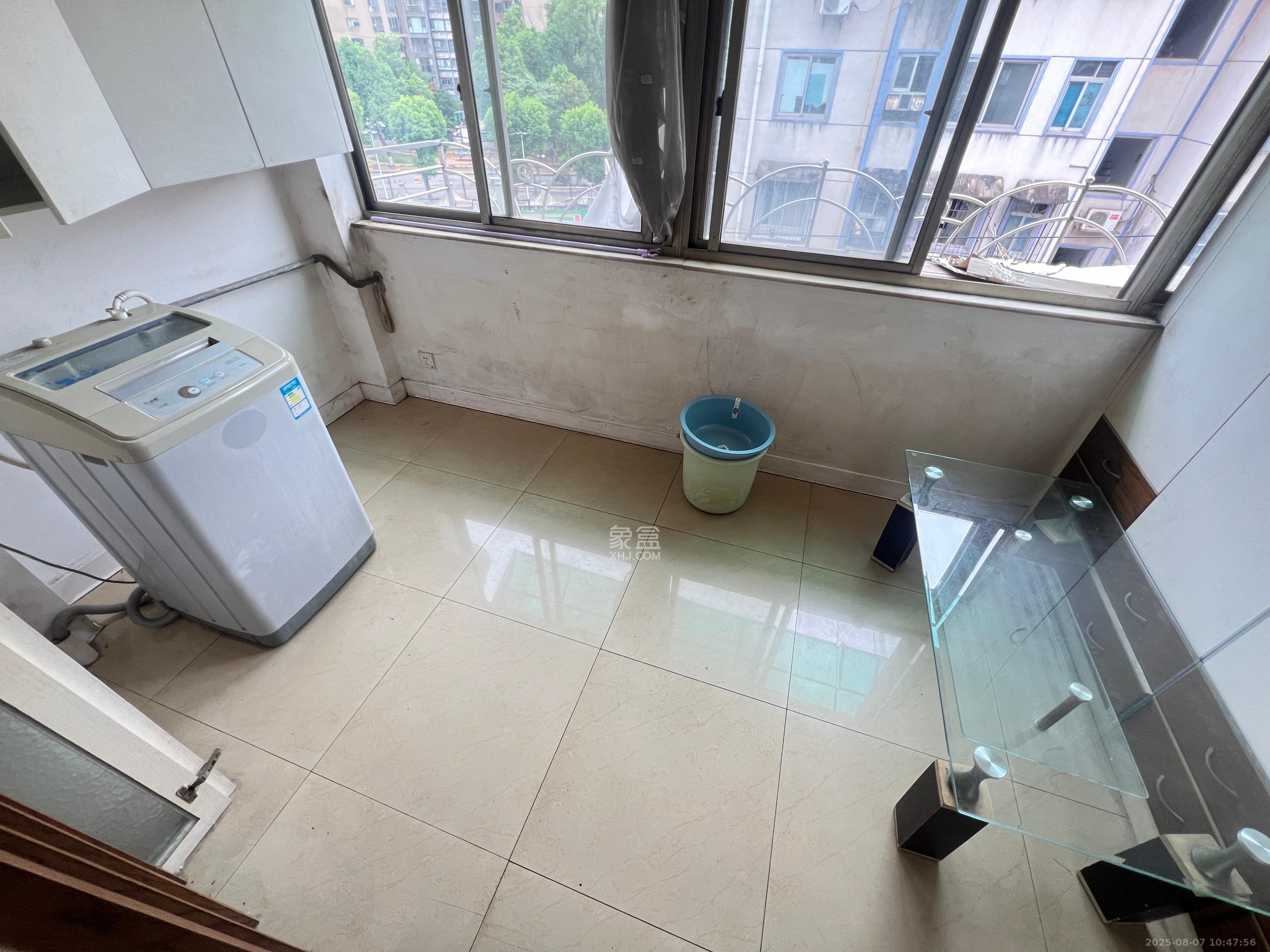 南园小区 3室2厅2卫 1400.0元/月 南园小区 3室2厅2卫 1400.0元/月室内图