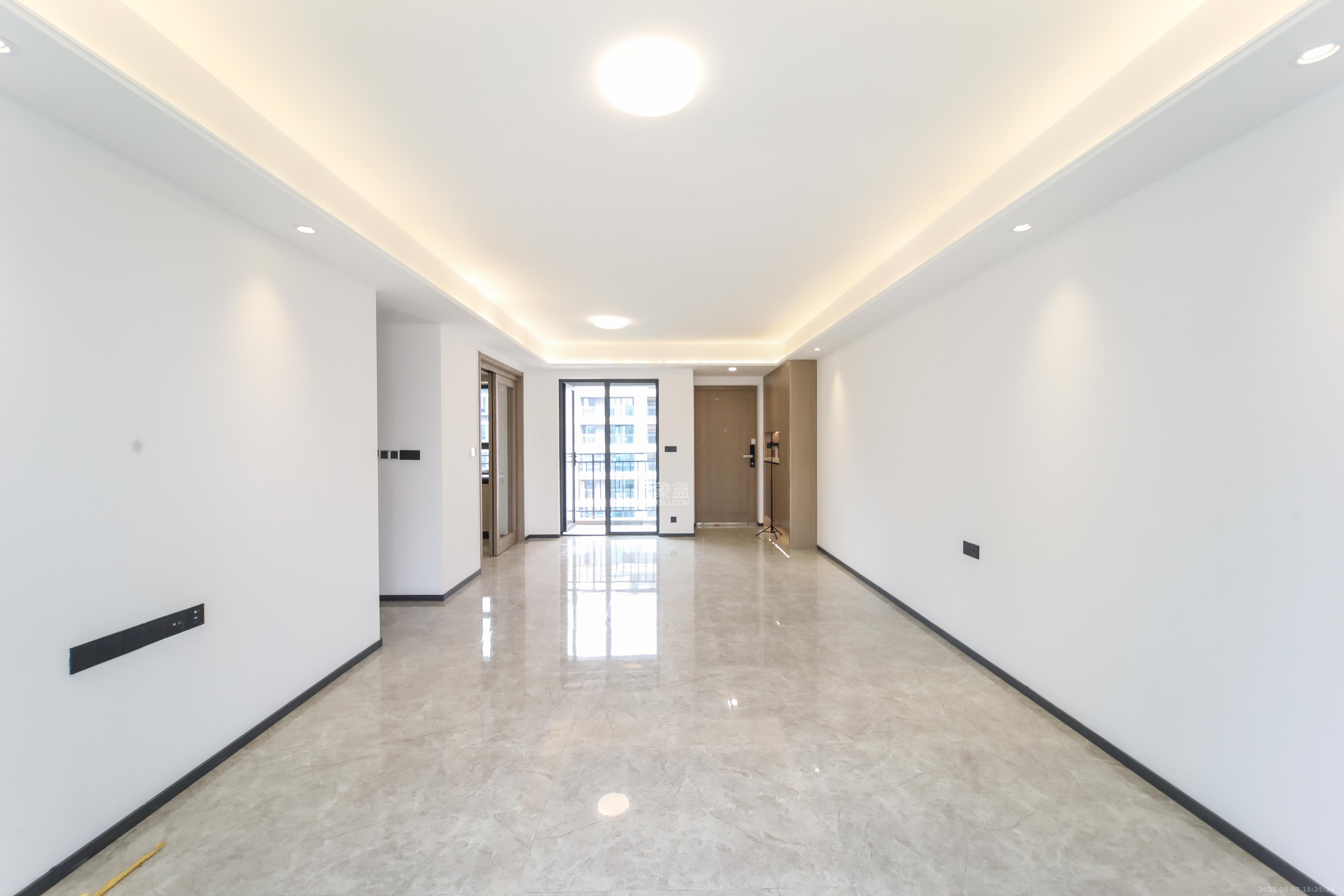 德奥上河城章  4室2厅2卫    210.0万客厅