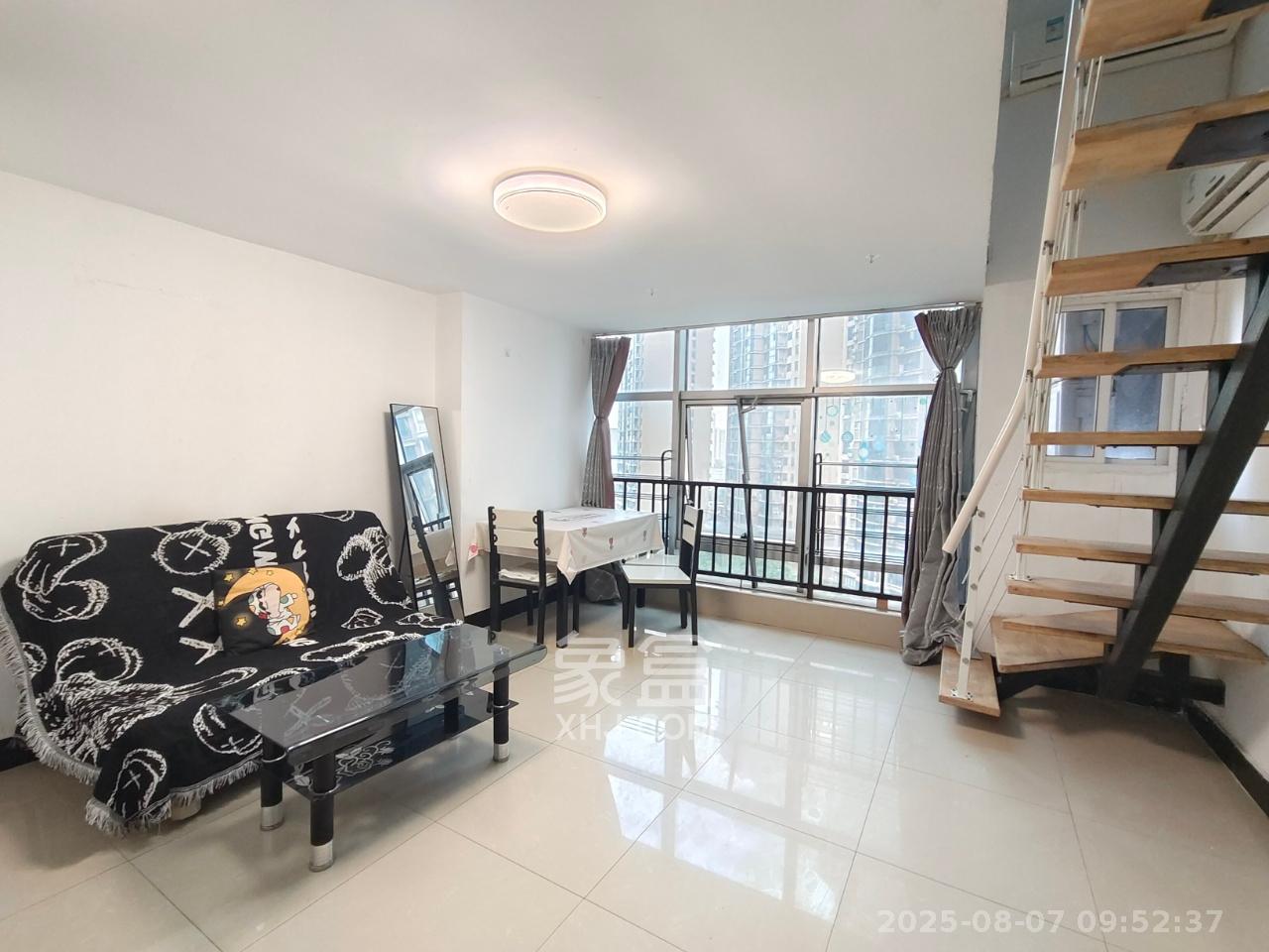 融圣国际  2室1厅1卫    1800.0元/月 融圣国际  2室1厅1卫    1800.0元/月