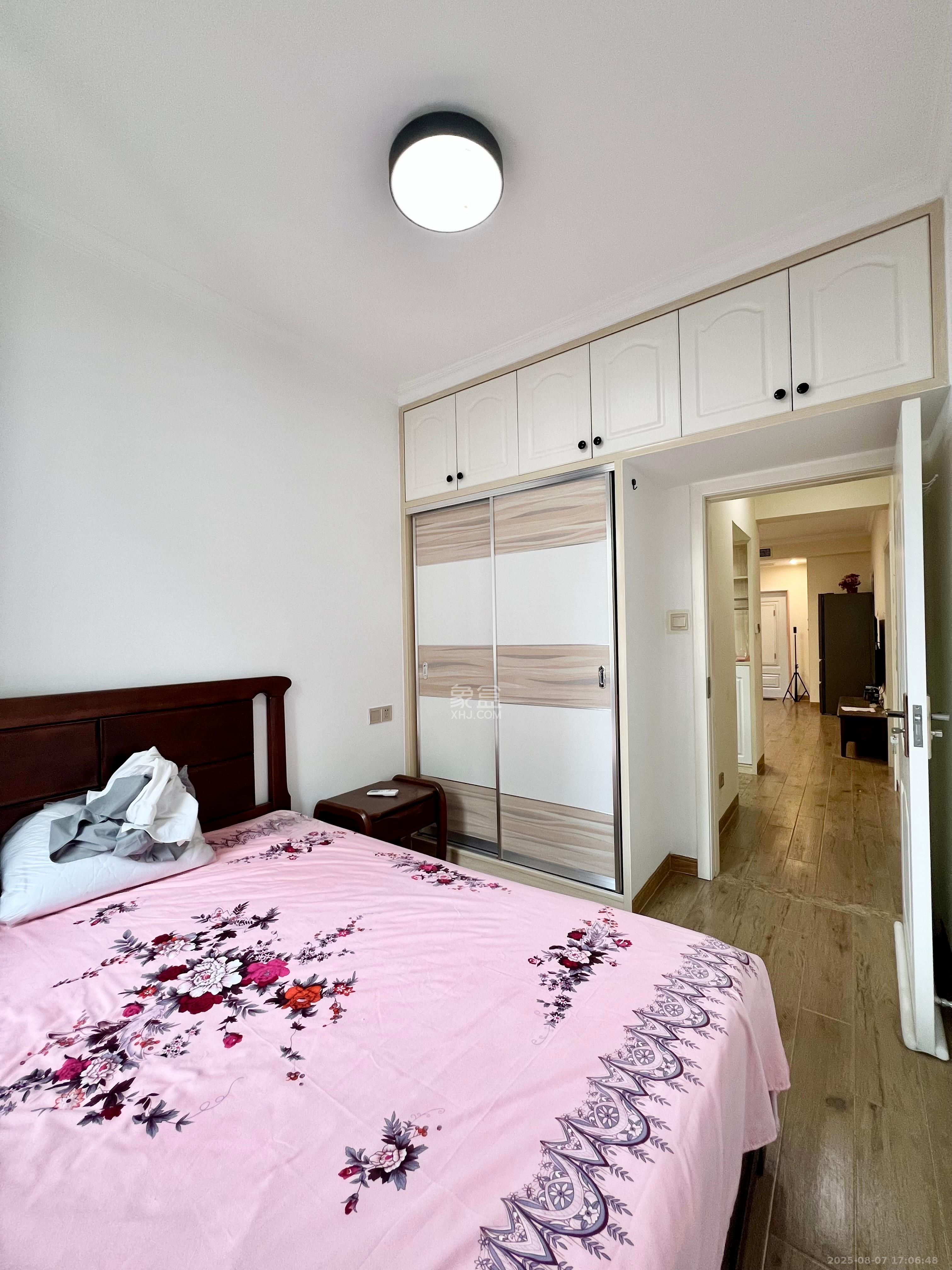 绿地海外滩一期 3室2厅1卫 1900.0元/月 绿地海外滩一期 3室2厅1卫 1900.0元/月室内图