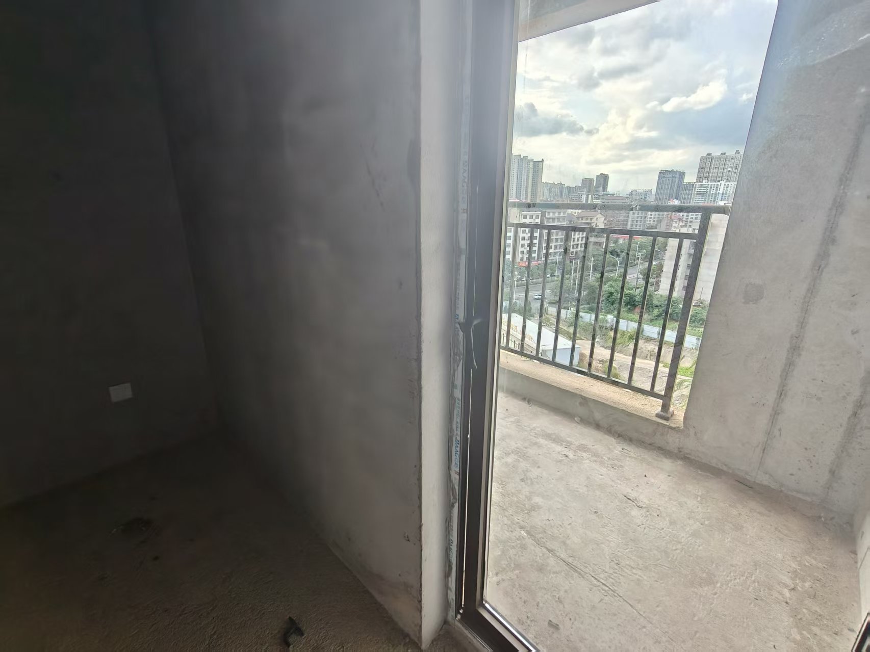 鑫湘悦璟台  3室2厅2卫    70.0万客厅