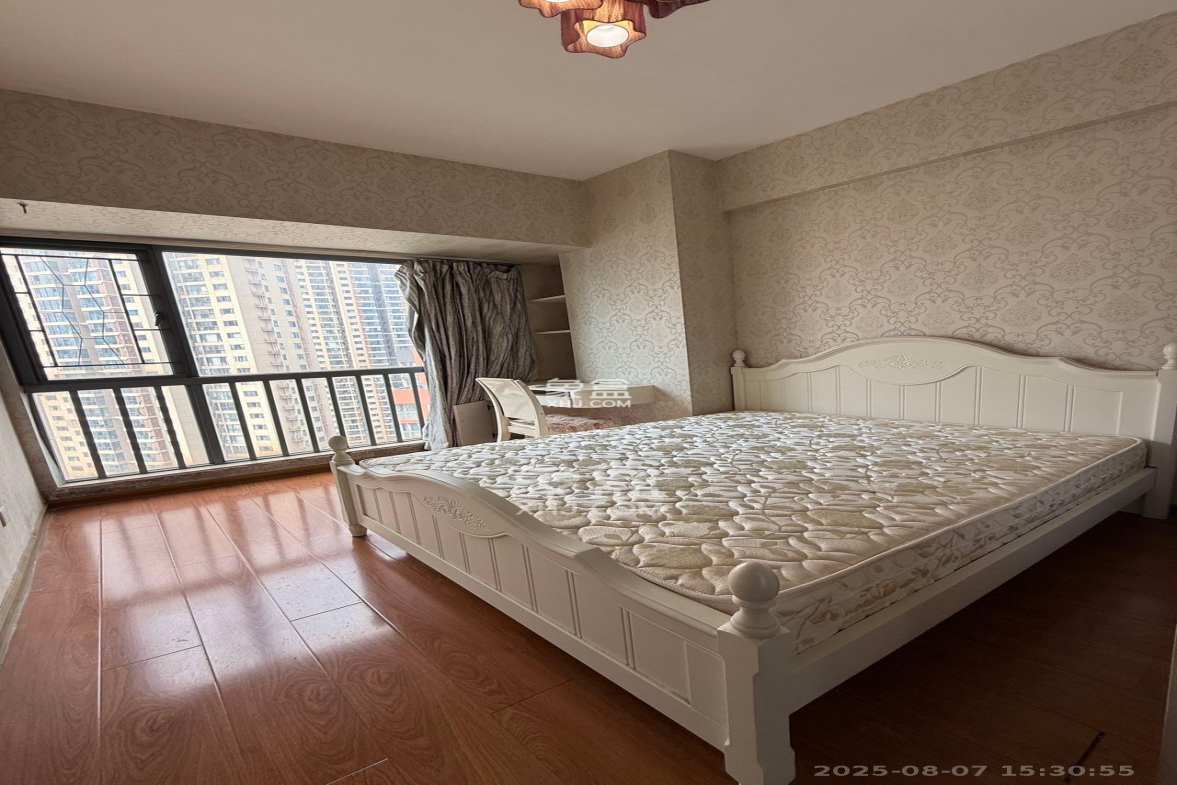 滨江君悦香邸  3室2厅2卫    2800.0元/月 滨江君悦香邸  3室2厅2卫    2800.0元/月室内图