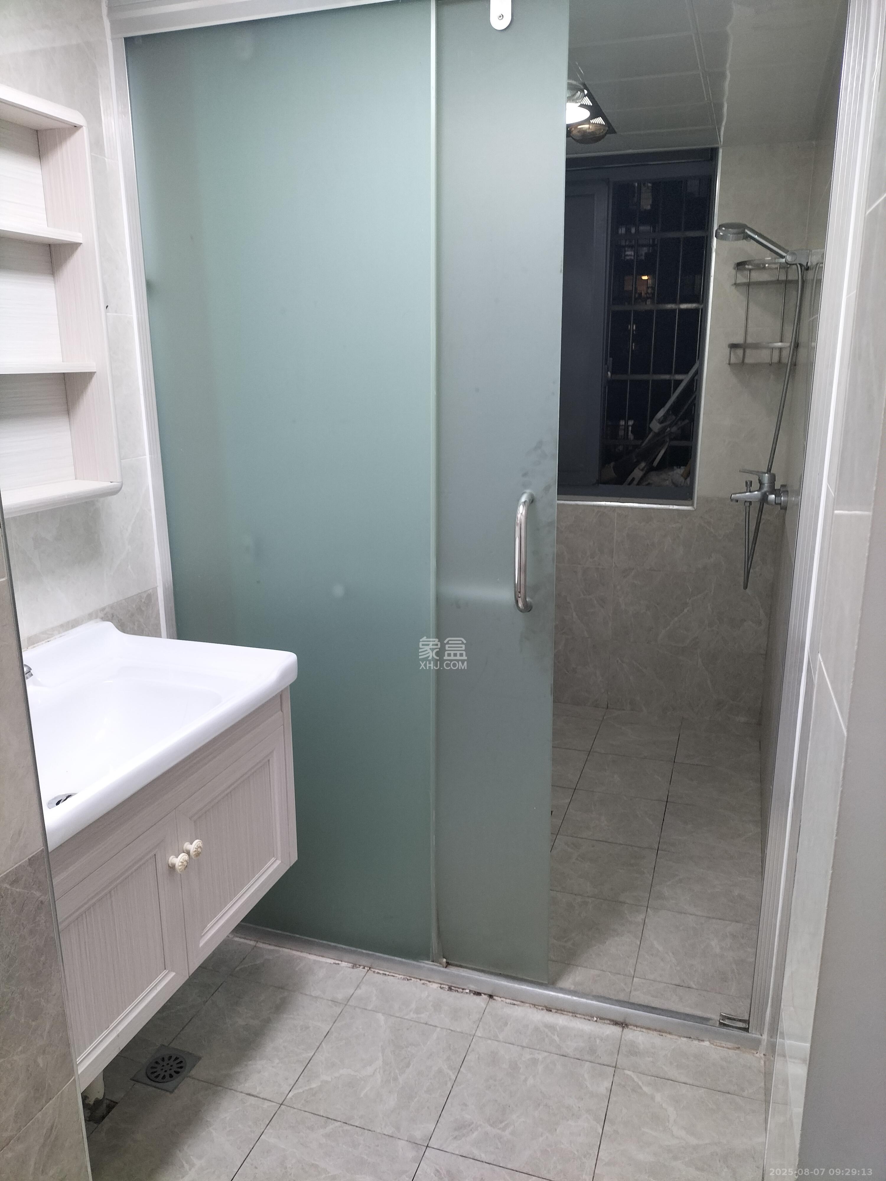 桥头家苑一期 3室2厅2卫 2000.0元/月 桥头家苑一期 3室2厅2卫 2000.0元/月室内图