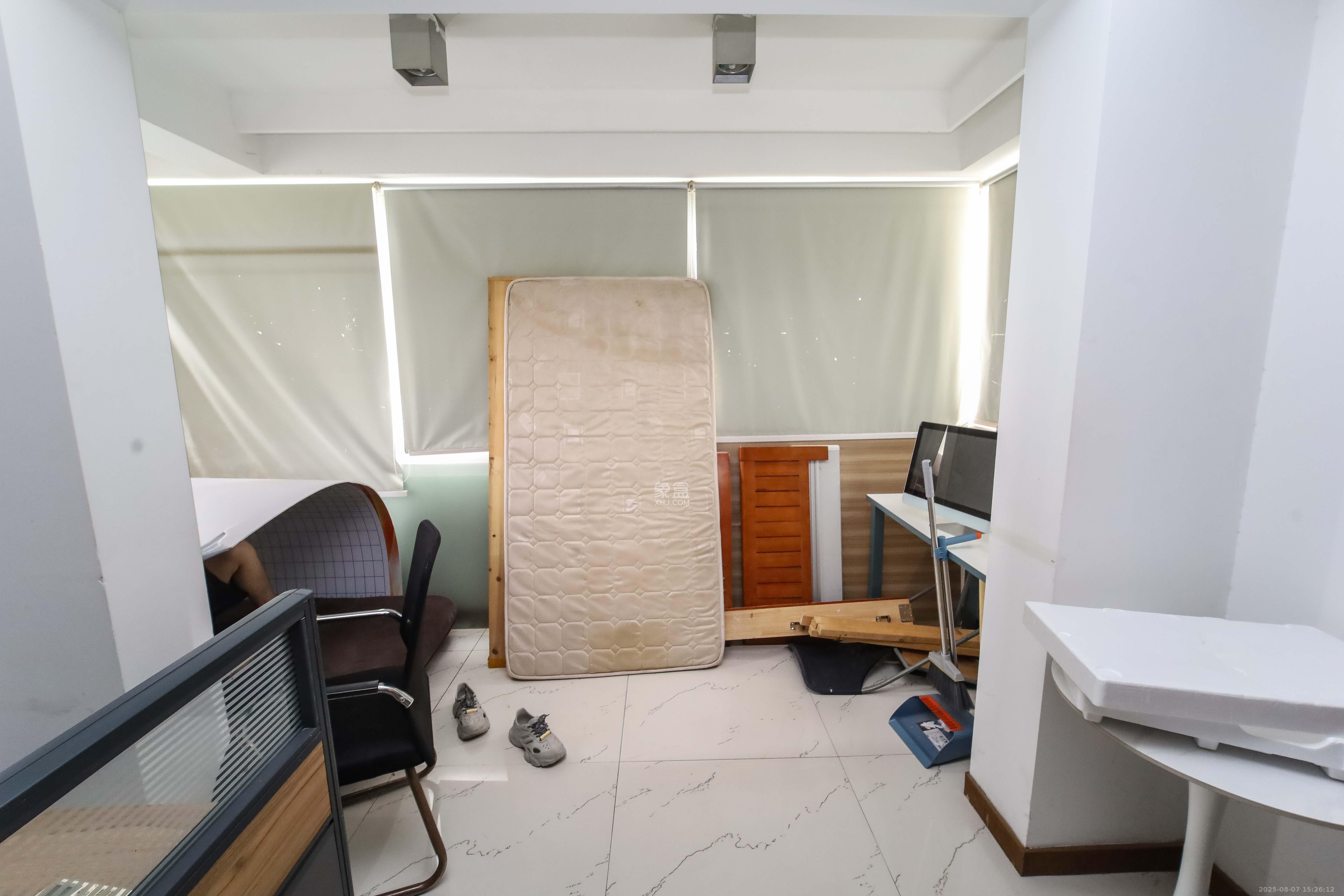 诺亚方舟大厦 4室2厅1卫 79.8万 诺亚方舟大厦 4室2厅1卫 79.8万其他