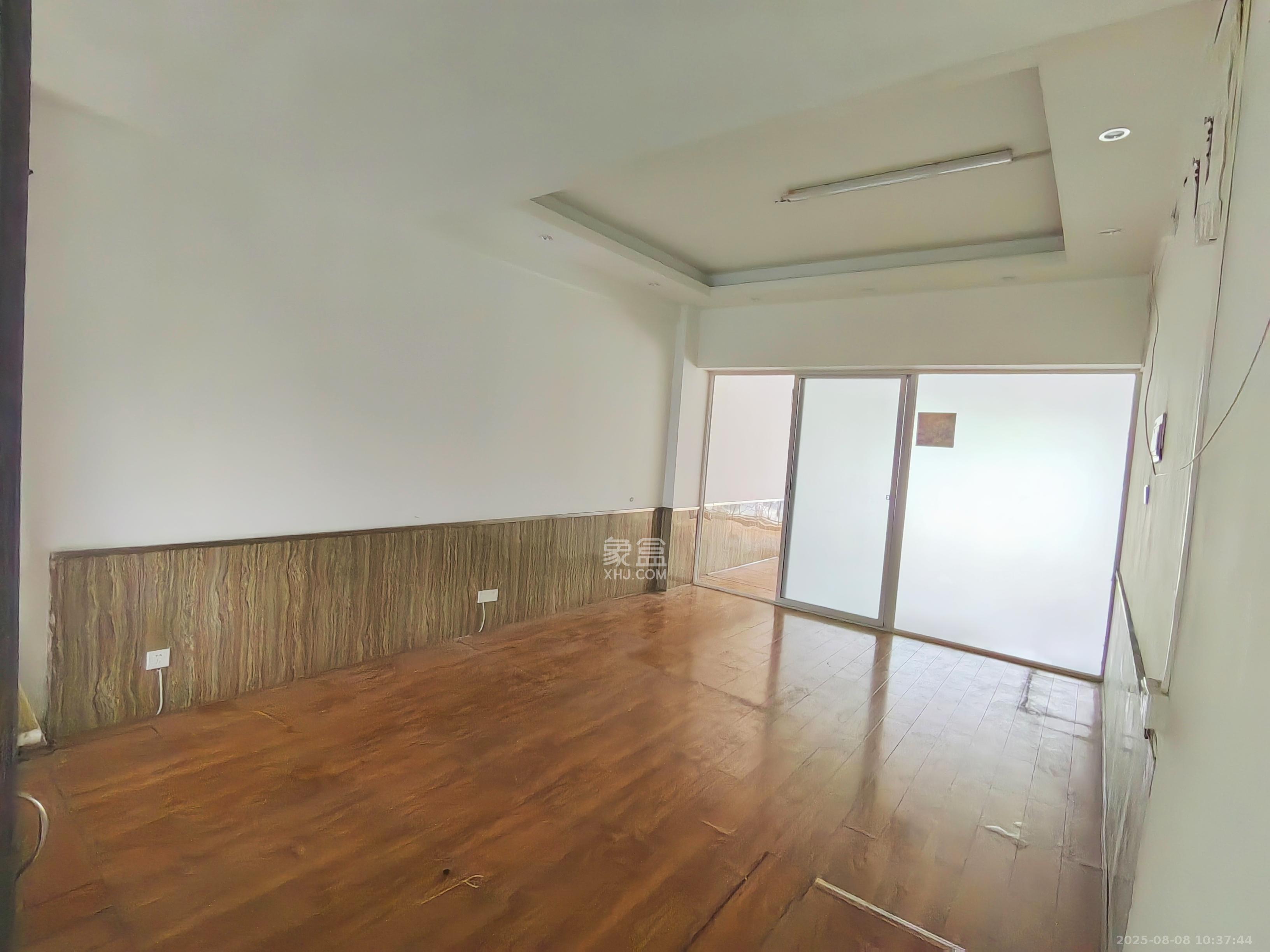 山水人家一二期   134.04㎡     3100.00元/月室内图