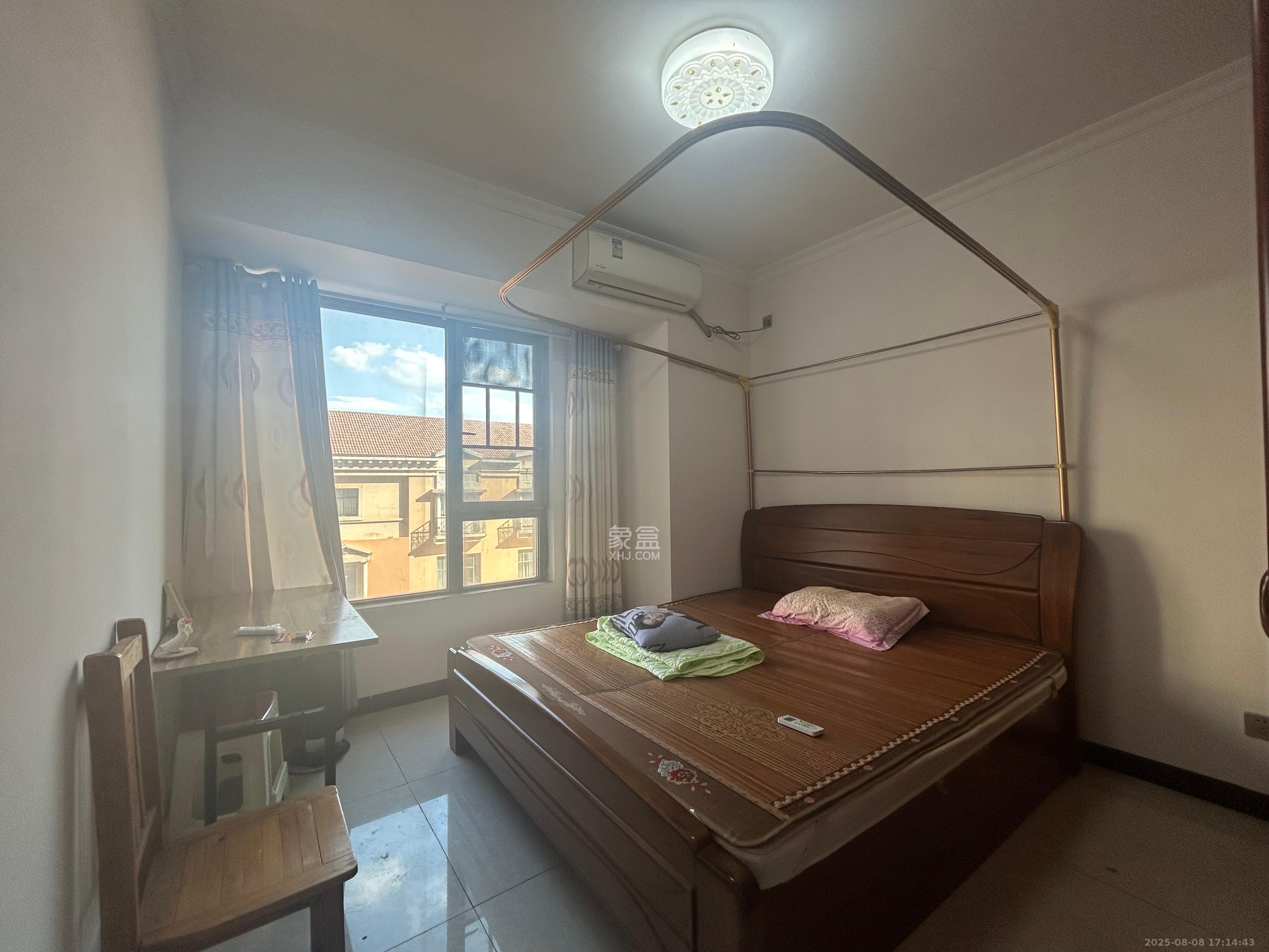 米兰春天  4室2厅2卫    2200.0元/月室内图