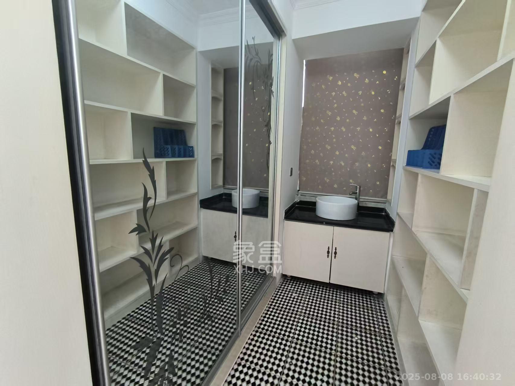 极目楚天  1室2厅2卫    2800.0元/月 极目楚天  1室2厅2卫    2800.0元/月室内图