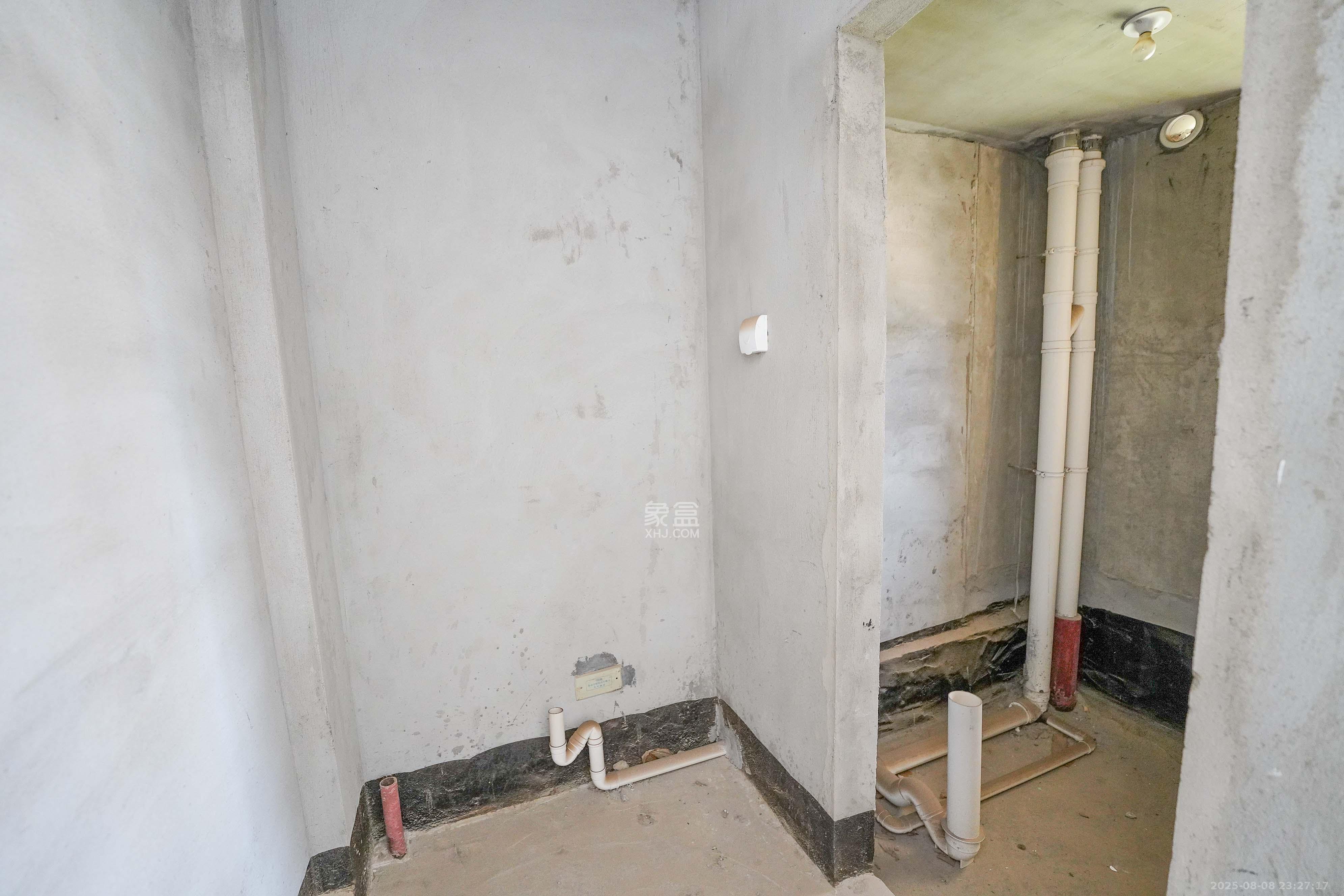 和美星城 5室2厅1卫 150.0万 和美星城 5室2厅1卫 150.0万卫生间