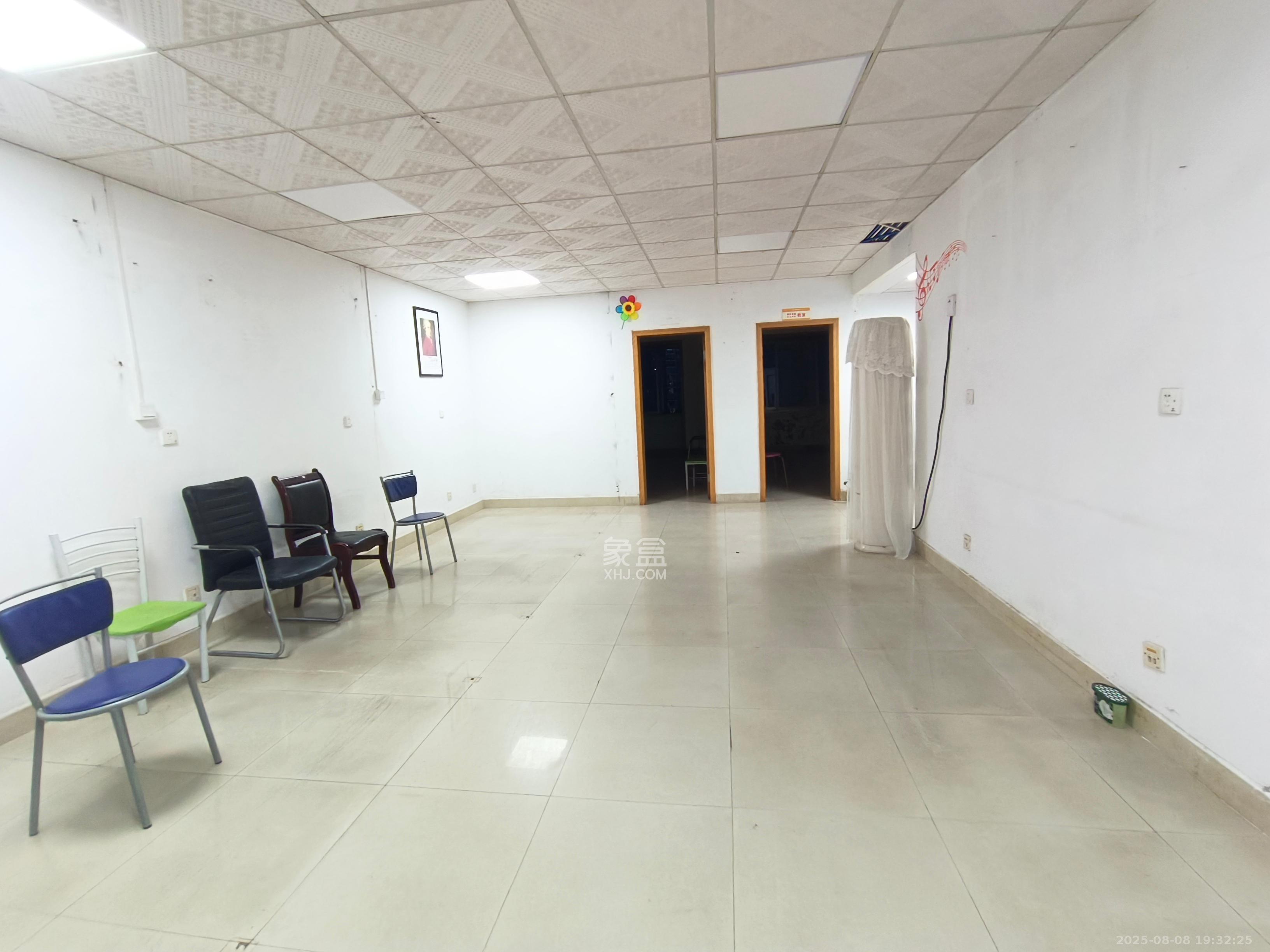 通发公寓 3室1厅1卫 2600.00元/月 通发公寓 3室1厅1卫 2600.00元/月室内图