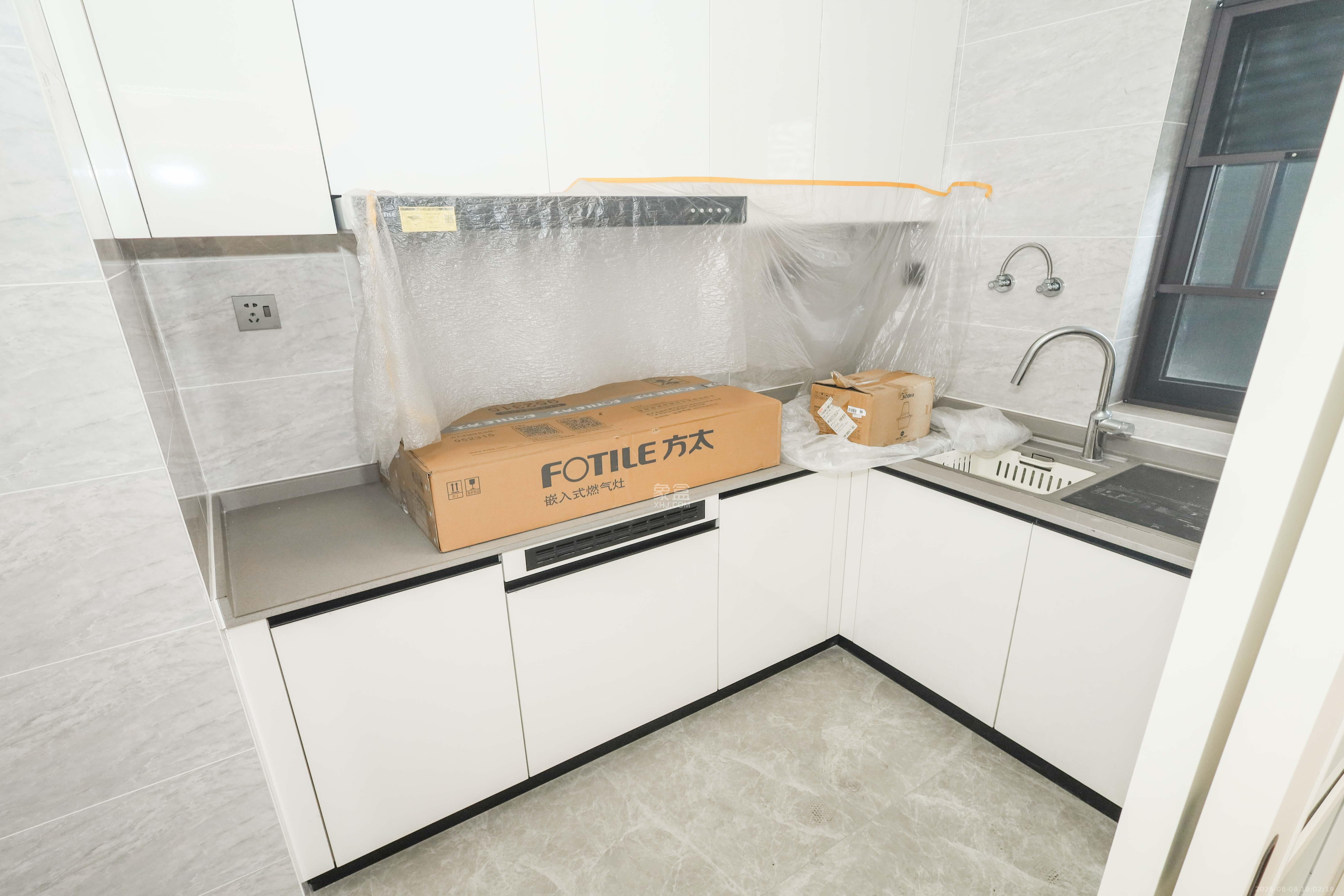 万科金色梦想A区  4室2厅2卫    145.0万厨房