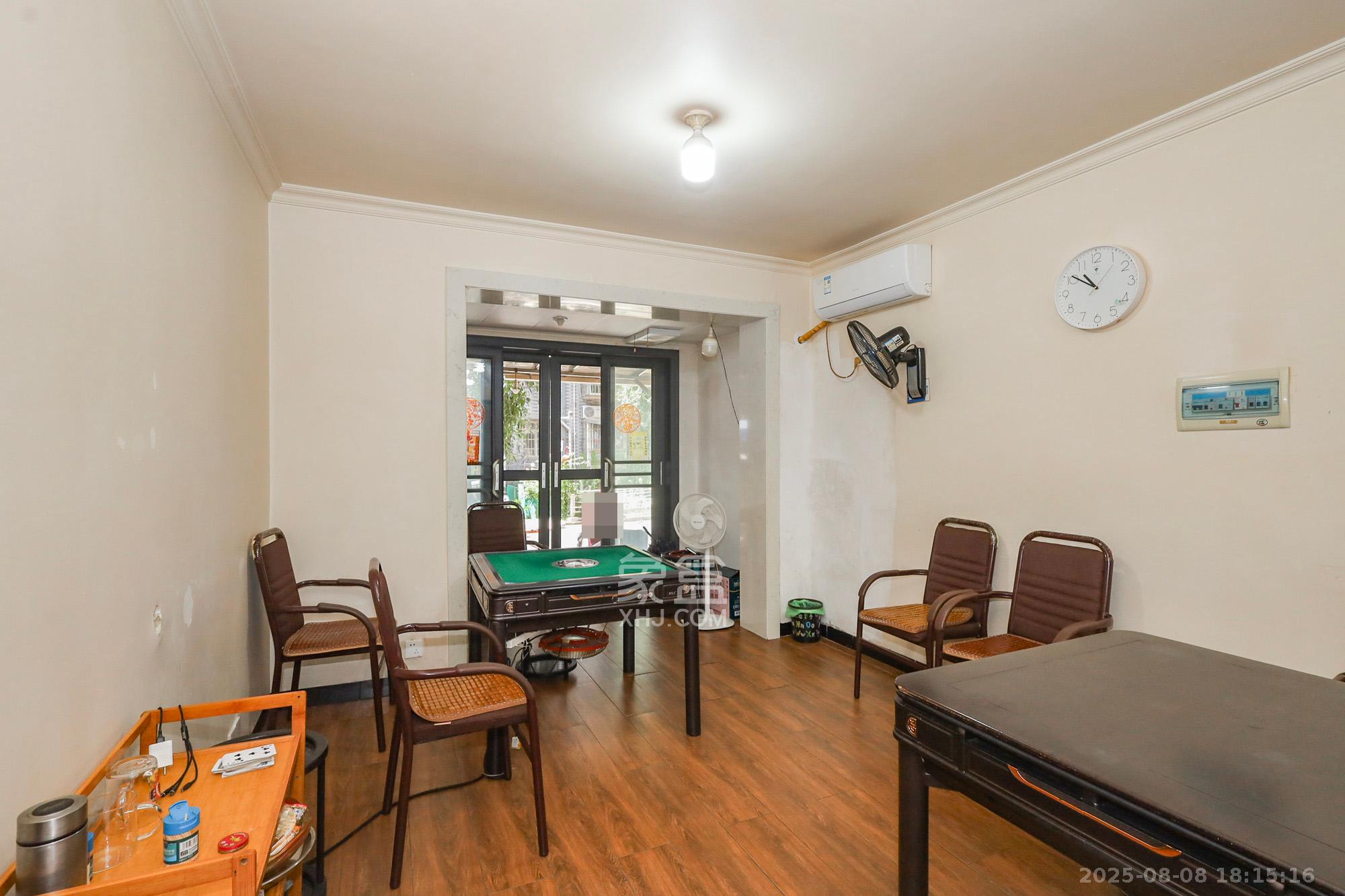 金麓西岸和苑 2室2厅1卫 60.0万 金麓西岸和苑 2室2厅1卫 60.0万客厅