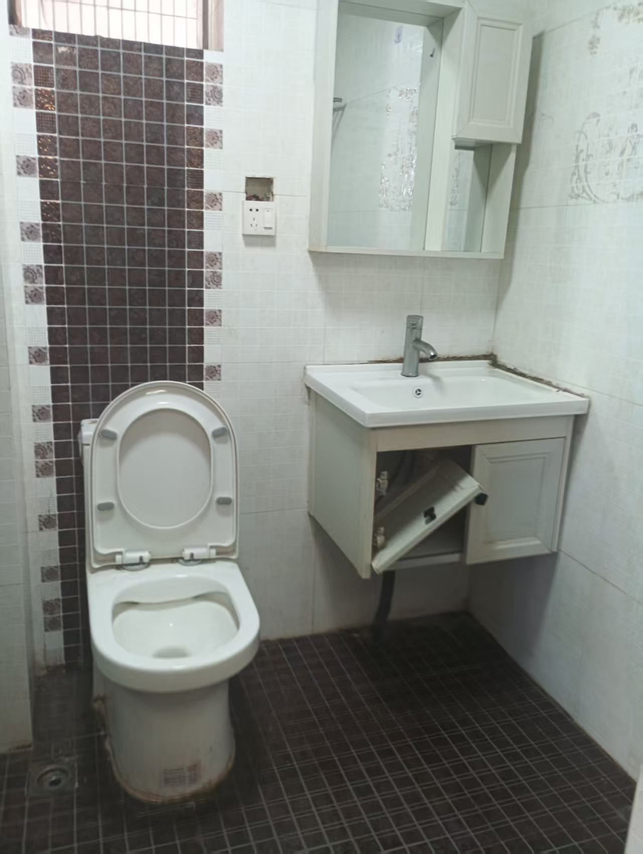 富南公寓 3室2厅2卫 2600.0元/月 富南公寓 3室2厅2卫 2600.0元/月室内图