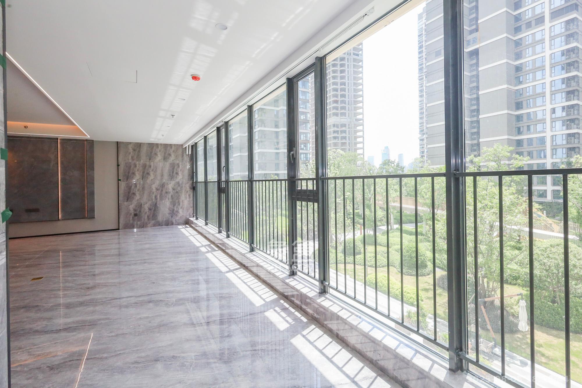 旭辉铂悦湘江  4室2厅3卫    636.0万 旭辉铂悦湘江  4室2厅3卫    636.0万阳台