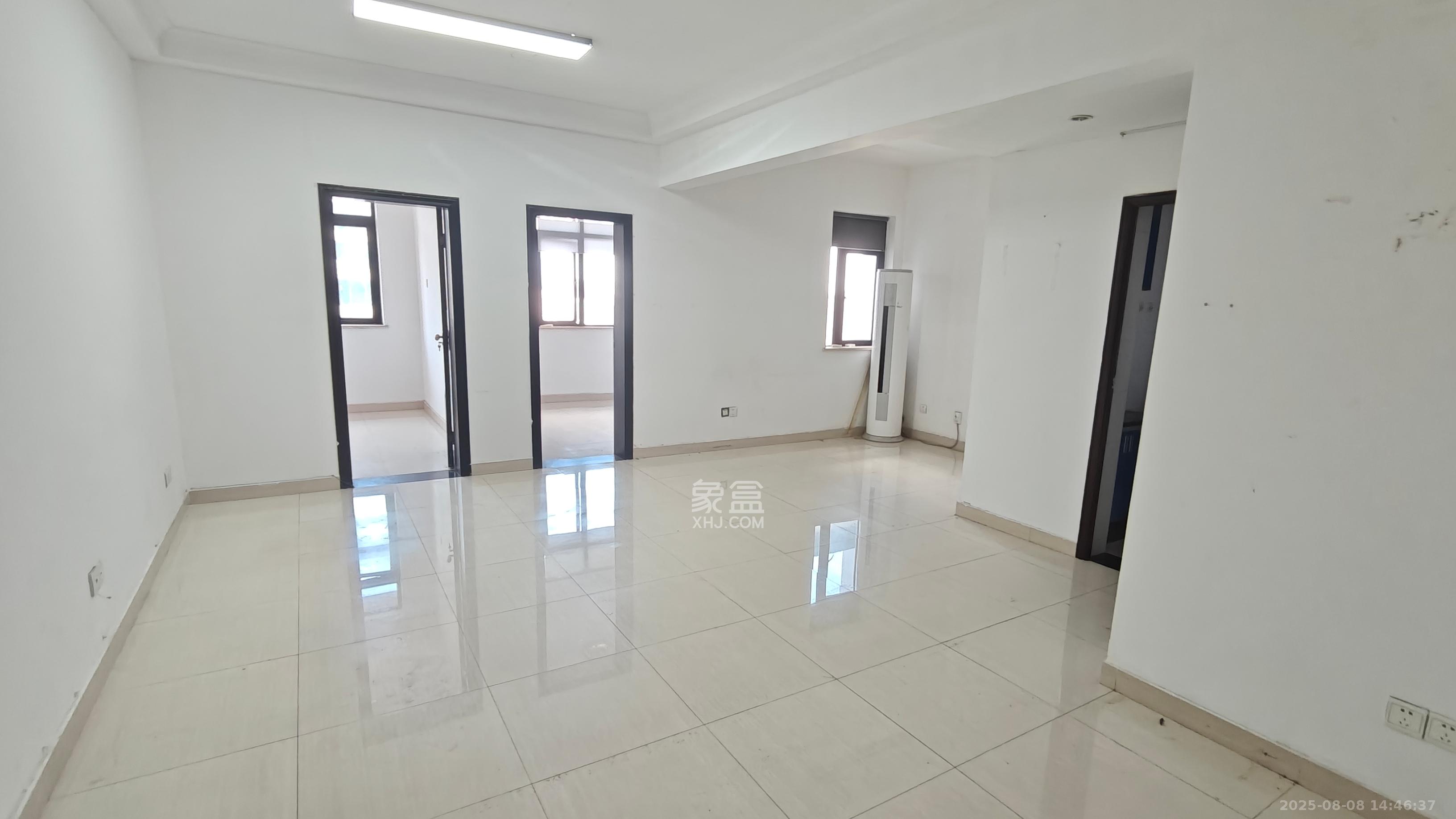 鑫远杰座  1室1厅1卫    2200.0元/月 鑫远杰座  1室1厅1卫    2200.0元/月