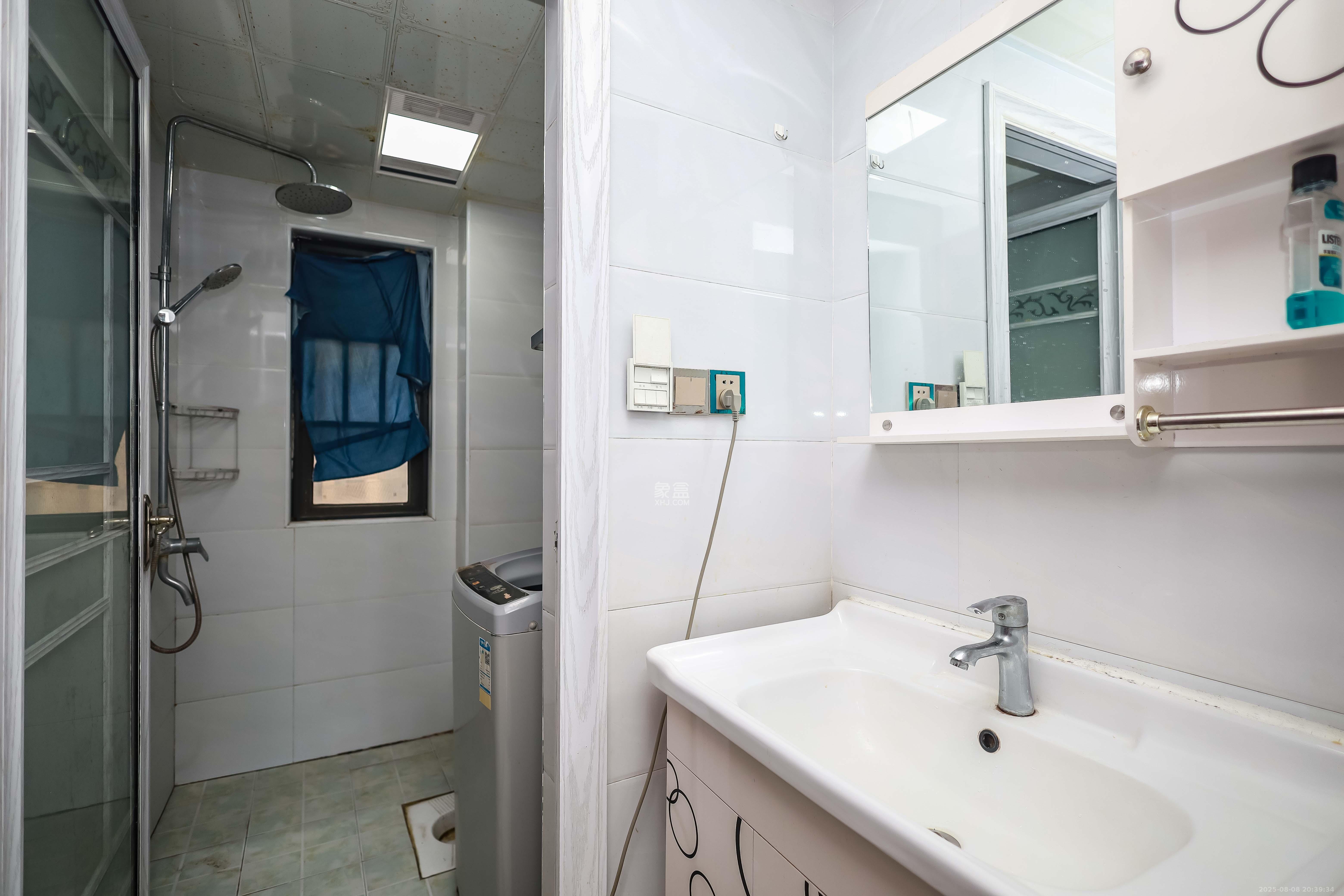 荣盛花语馨苑 3室2厅1卫 63.8万 荣盛花语馨苑 3室2厅1卫 63.8万卫生间