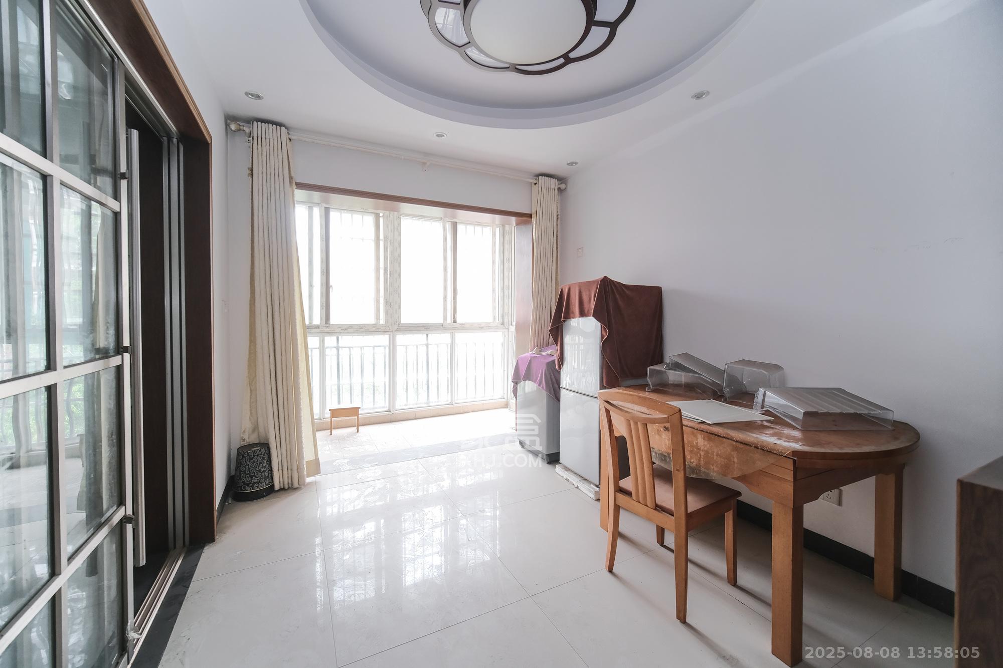 四季星城 3室2厅2卫 59.0万 四季星城 3室2厅2卫 59.0万客厅