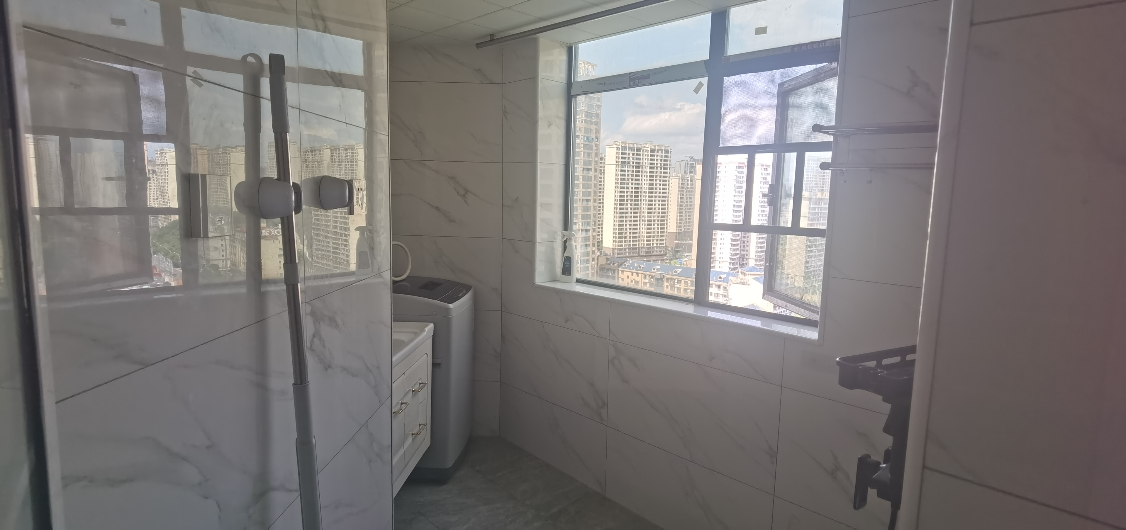 九圆大厦 1室1厅1卫 1280.0元/月 九圆大厦 1室1厅1卫 1280.0元/月室内图