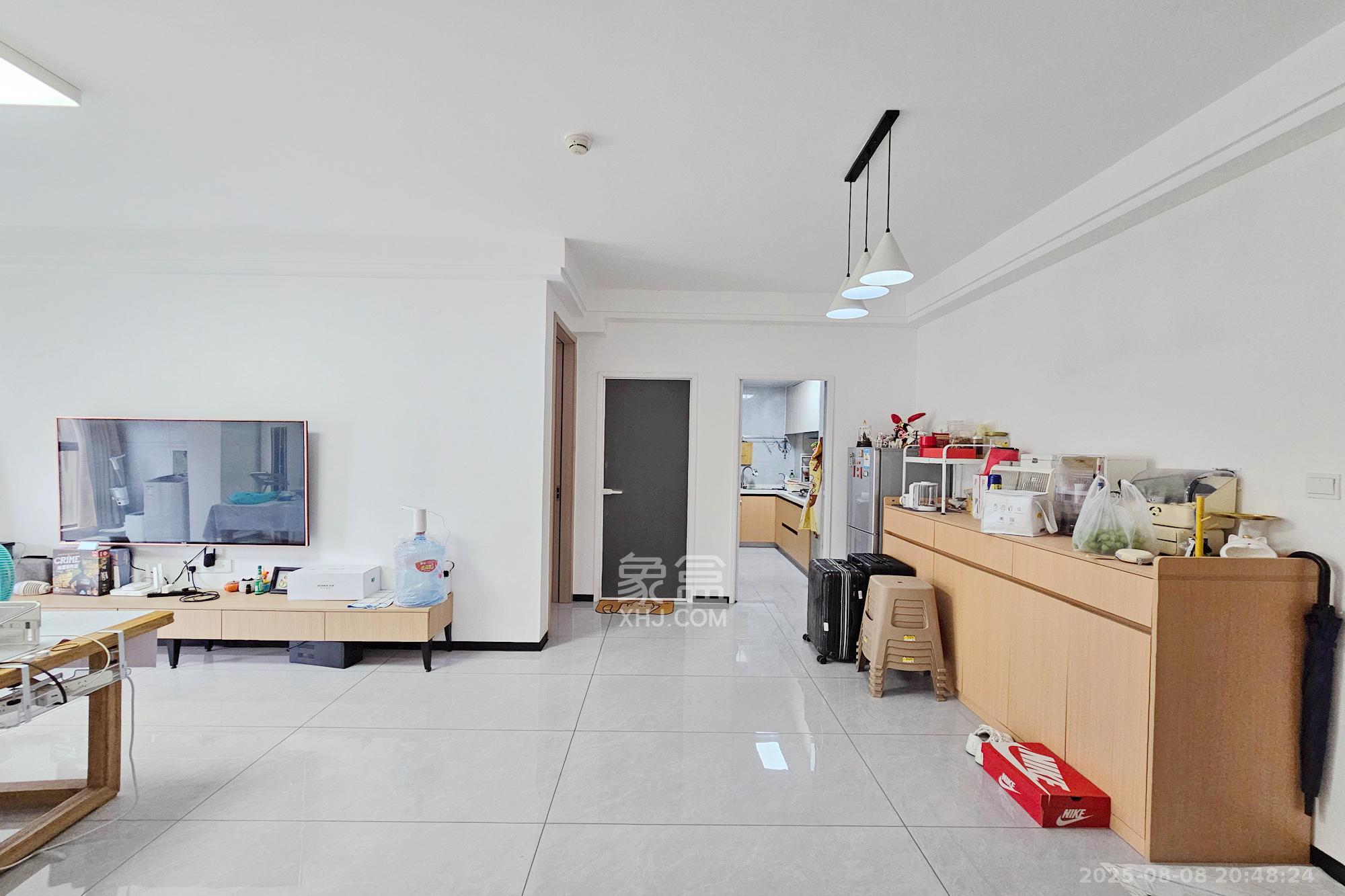 明昇壹城(明昇时代广场)二期 3室2厅2卫 170.00万 明昇壹城(明昇时代广场)二期 3室2厅2卫 170.00万客厅