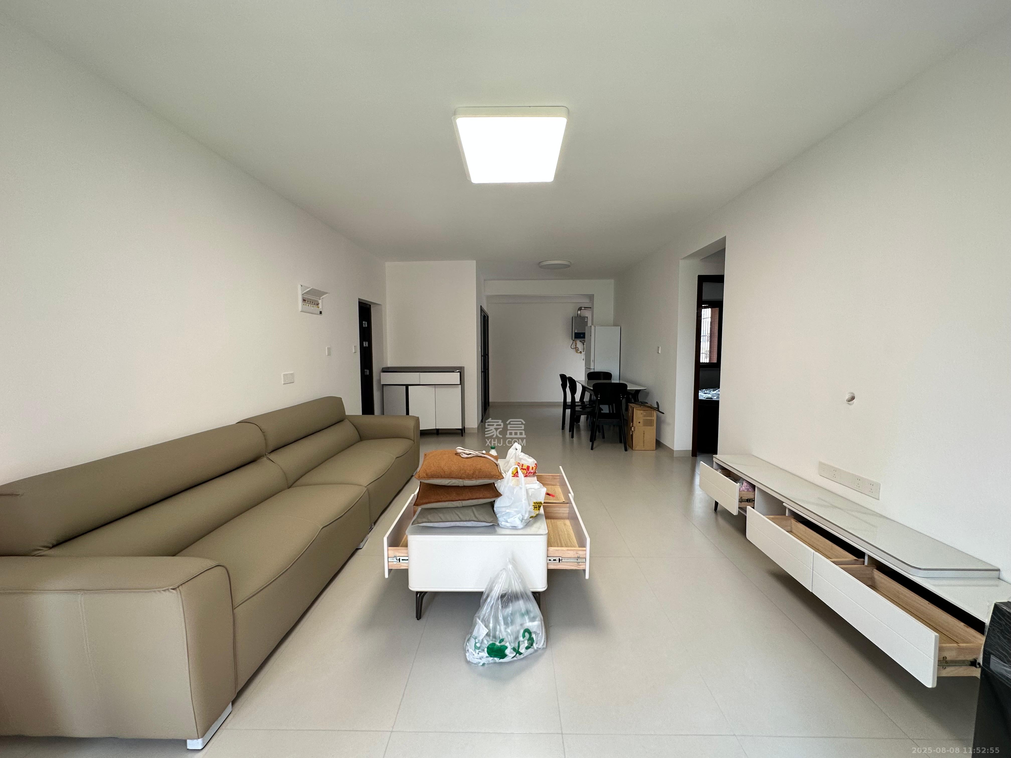 凯富南方鑫城 3室2厅2卫 2700.0元/月 凯富南方鑫城 3室2厅2卫 2700.0元/月室内图