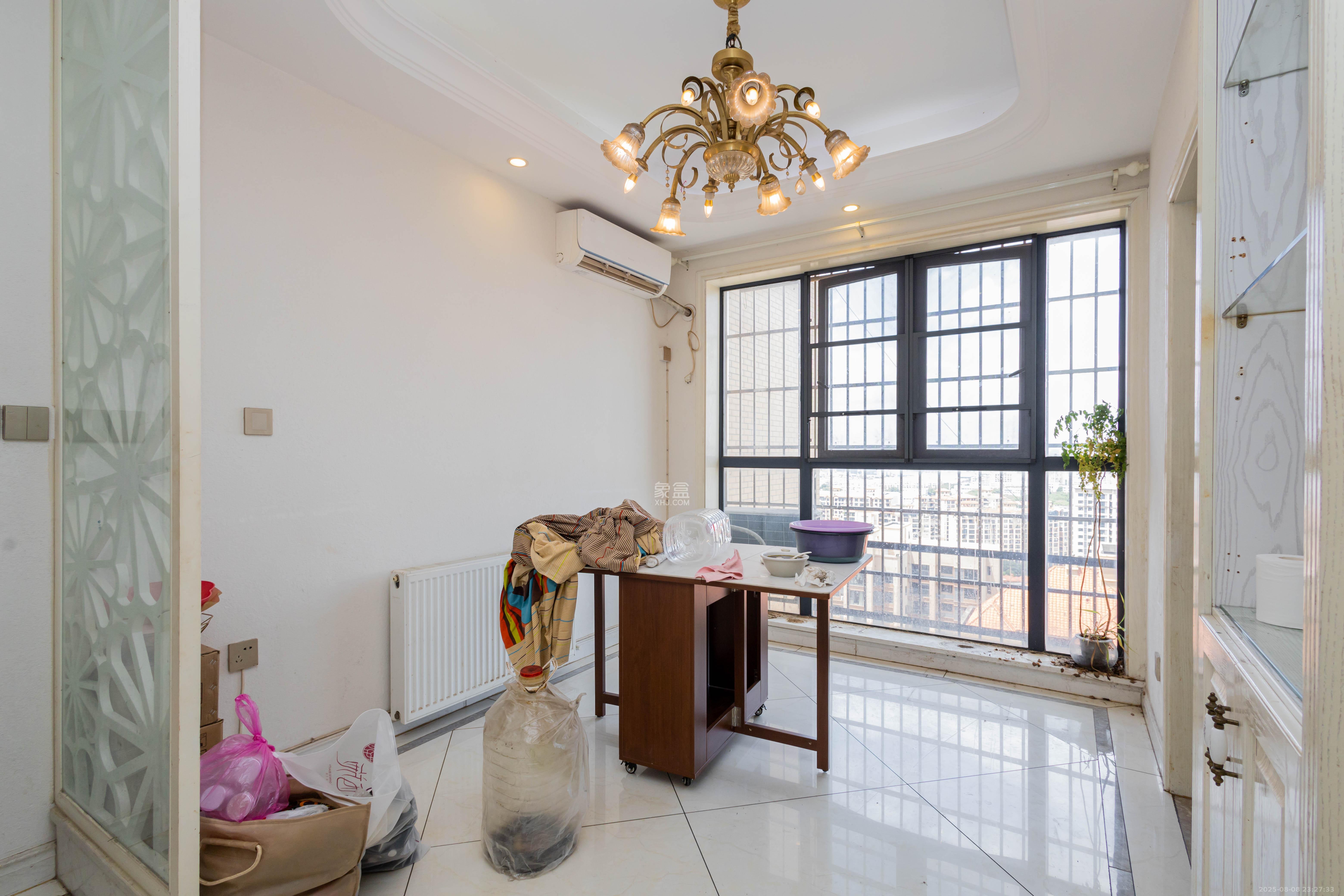 紫御江山  4室2厅2卫    97.8万 紫御江山  4室2厅2卫    97.8万客厅