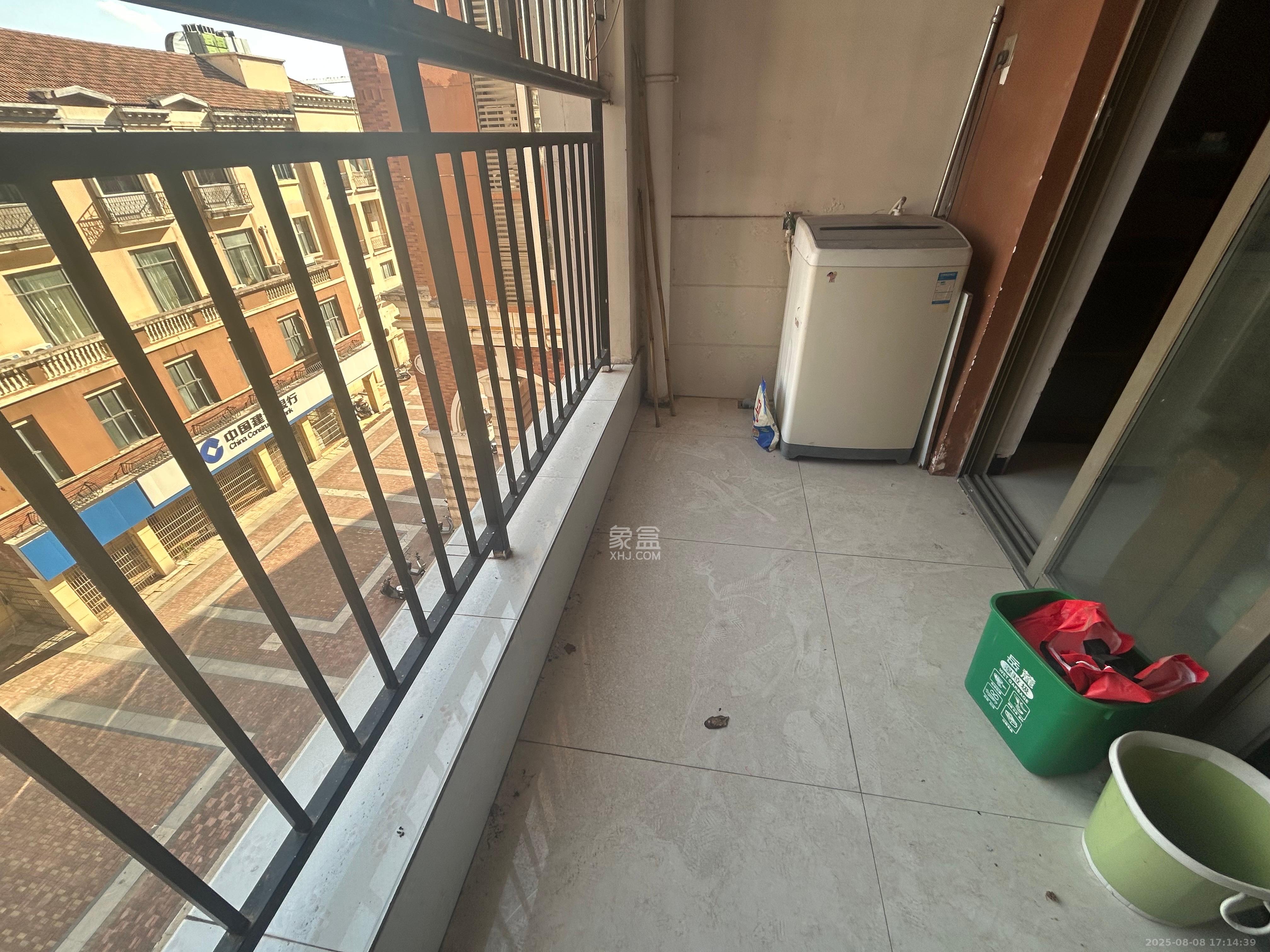 米兰春天  4室2厅2卫    2200.0元/月室内图