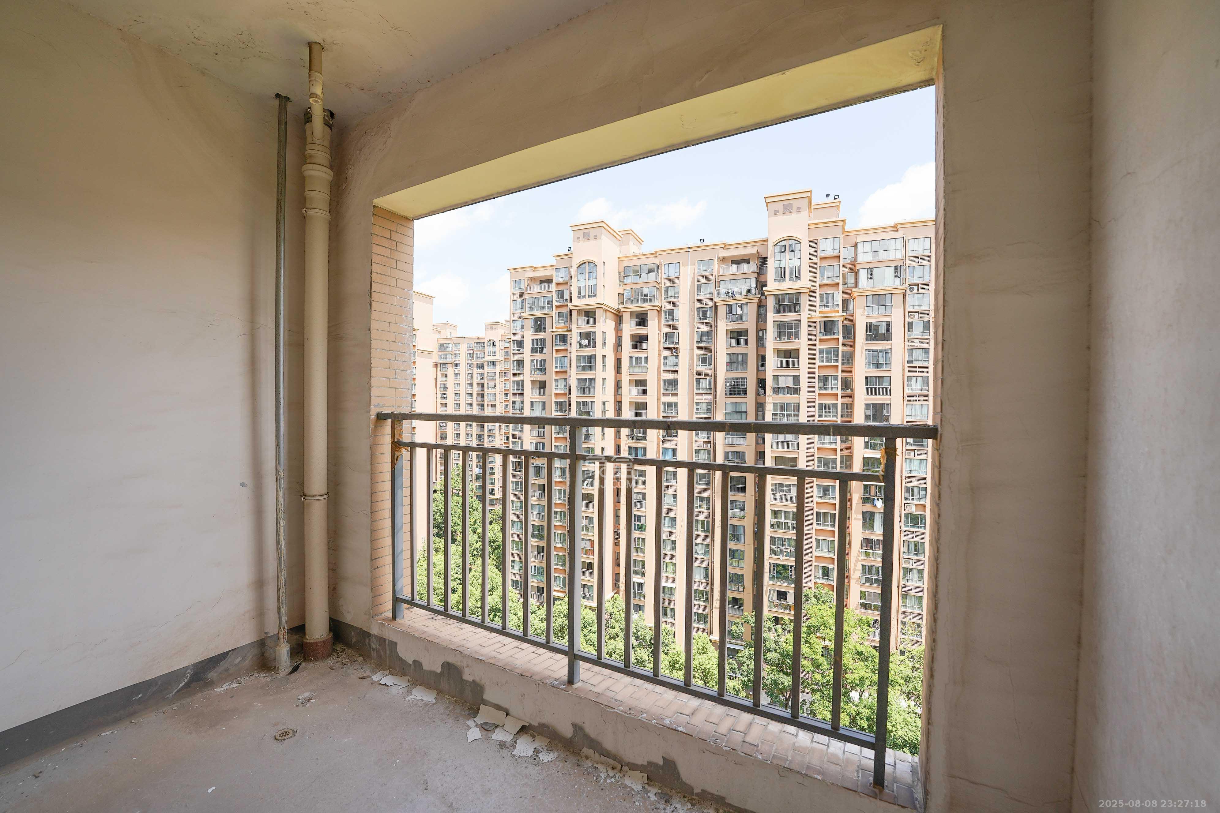 和美星城 5室2厅1卫 150.0万 和美星城 5室2厅1卫 150.0万阳台