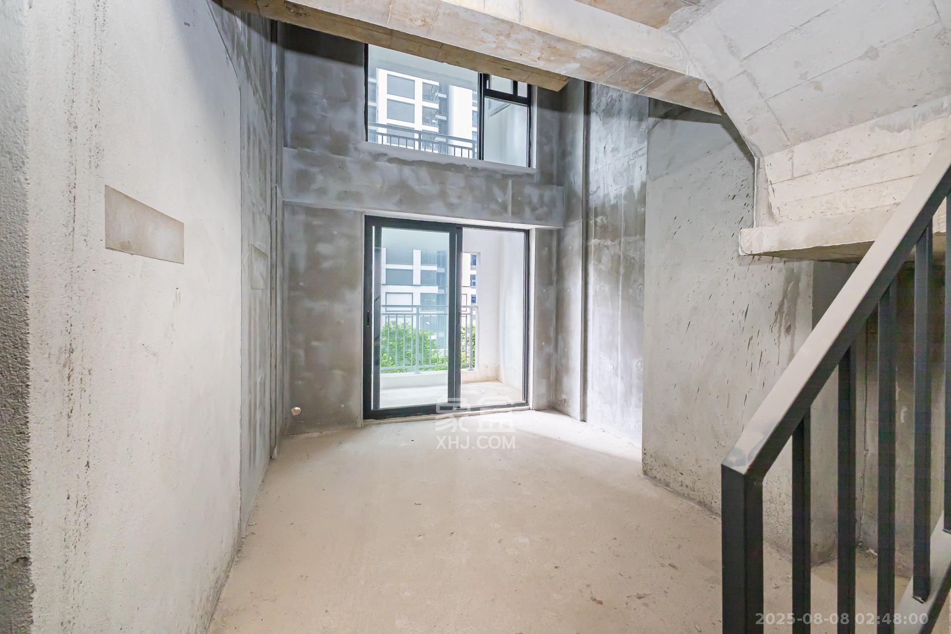 越秀湘江星汇城二期  4室2厅2卫    94.0万客厅