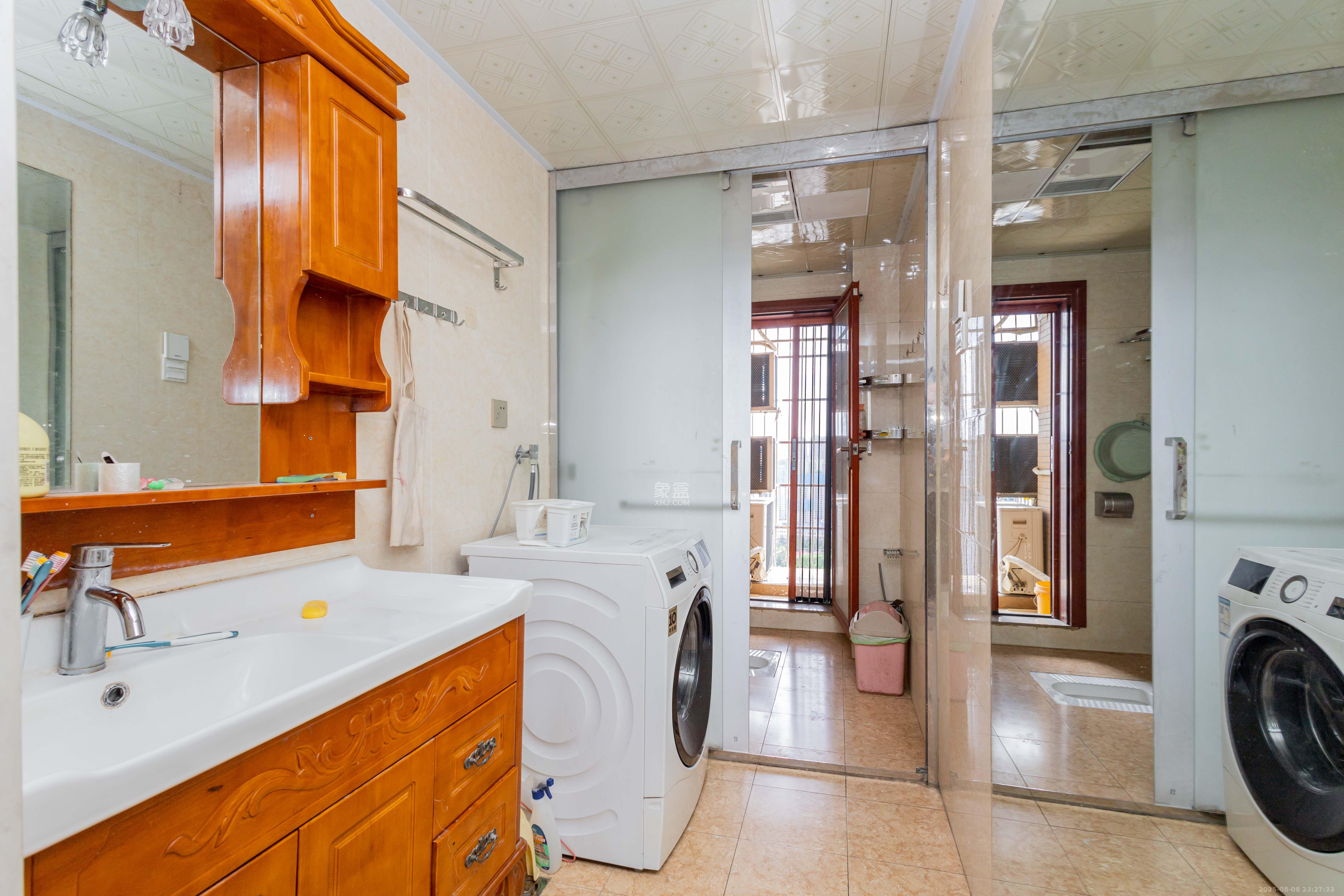 紫御江山  4室2厅2卫    97.8万卫生间