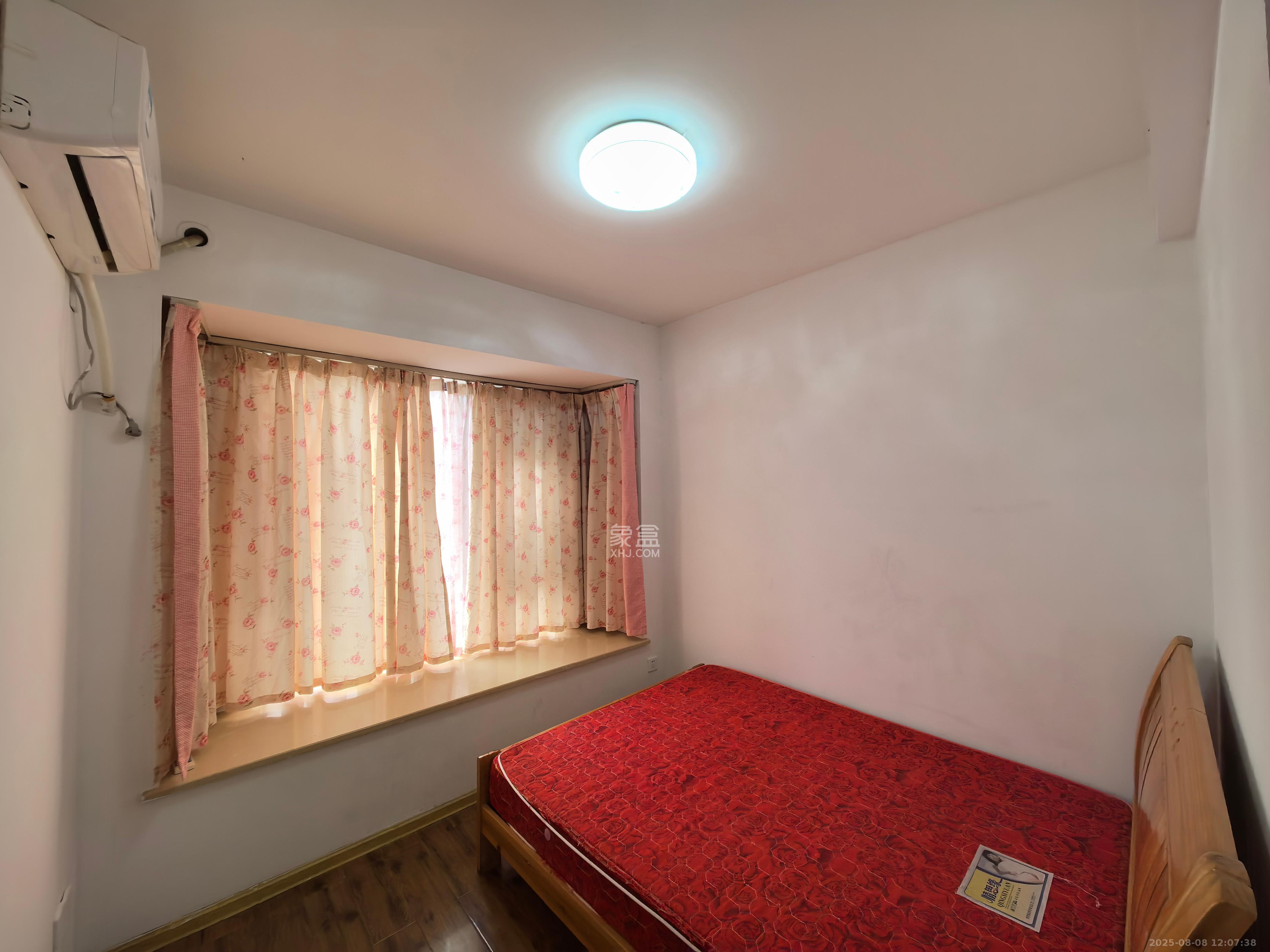 华润凤凰城二期 3室2厅1卫 1800.0元/月 华润凤凰城二期 3室2厅1卫 1800.0元/月室内图