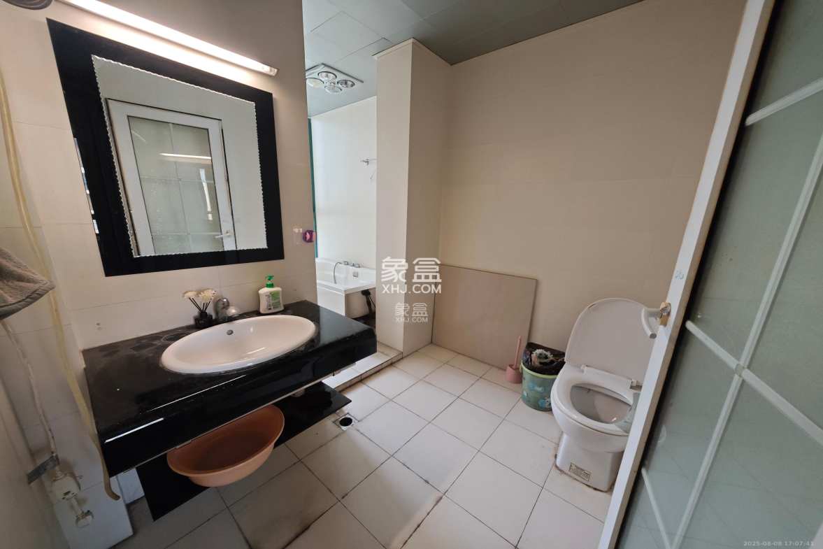 圣爵菲斯  3室2厅2卫    2180.0元/月 圣爵菲斯  3室2厅2卫    2180.0元/月室内图