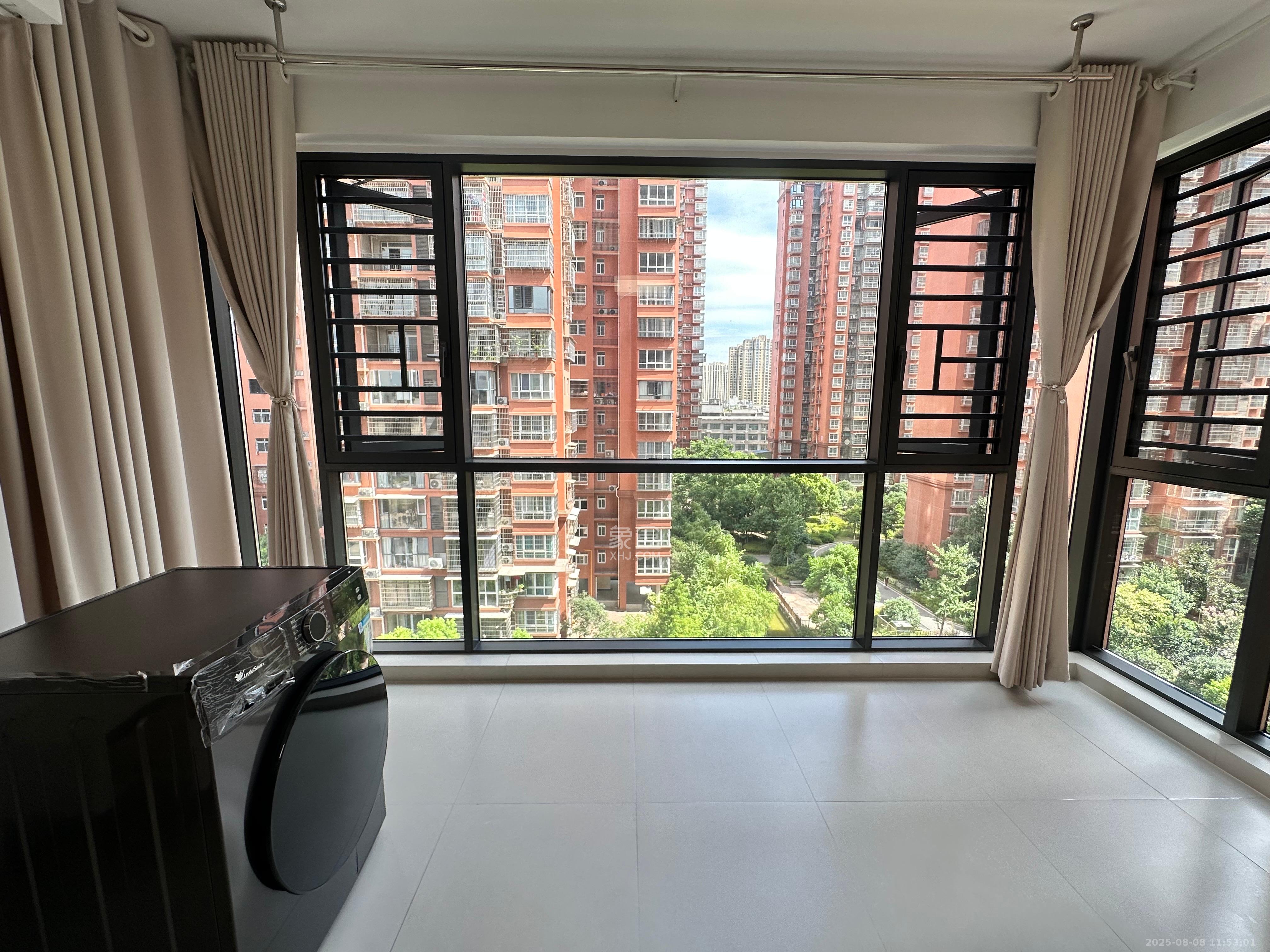 凯富南方鑫城 3室2厅2卫 2700.0元/月 凯富南方鑫城 3室2厅2卫 2700.0元/月室内图