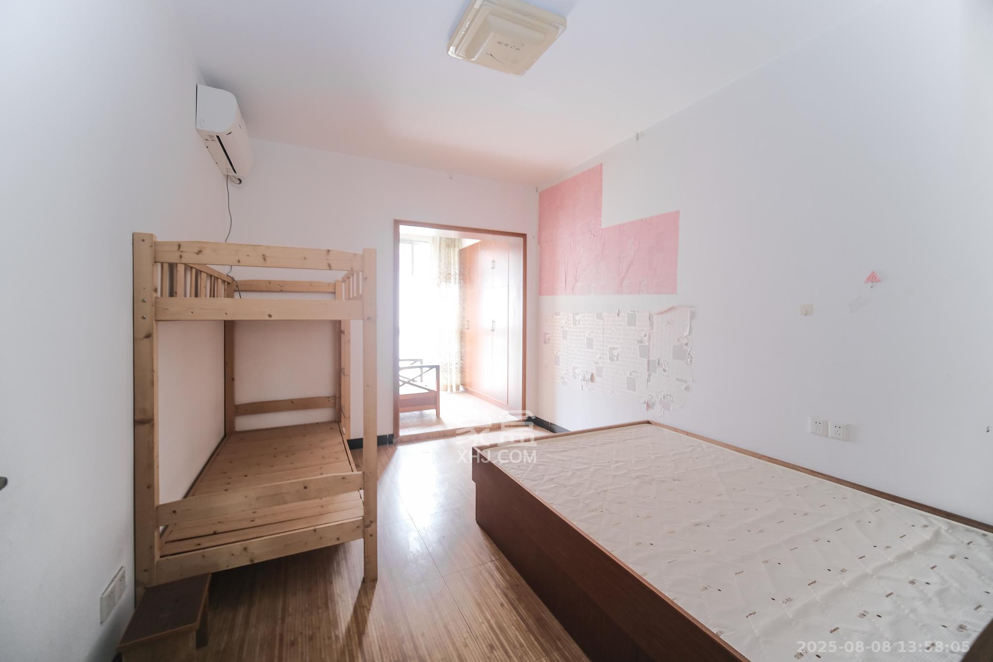 四季星城 3室2厅2卫 59.0万 四季星城 3室2厅2卫 59.0万卧室